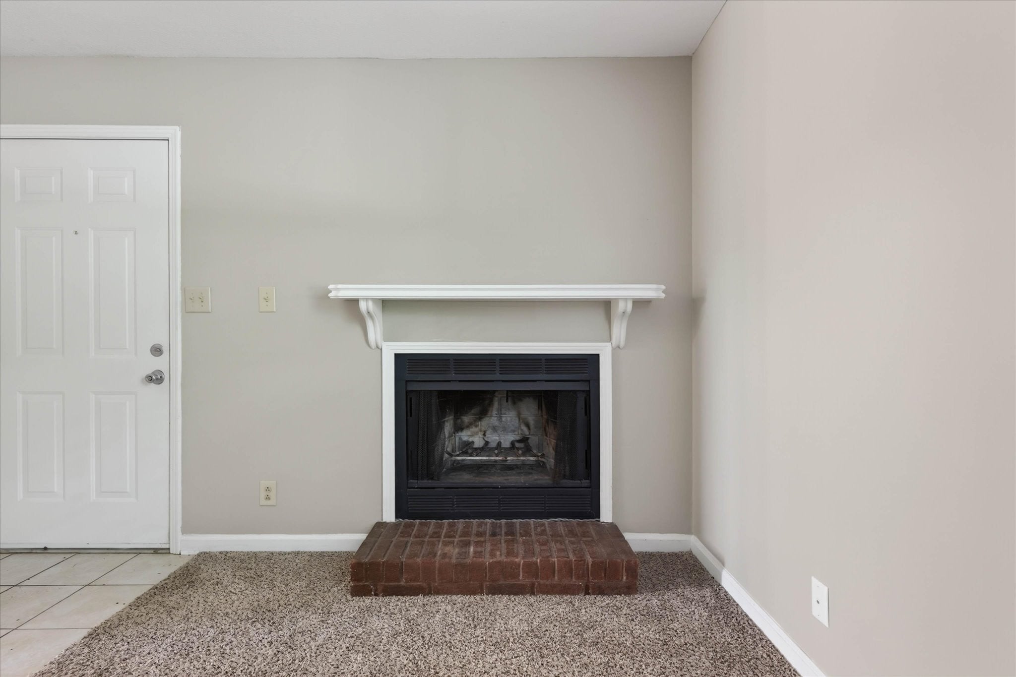 921 Kingsbury Dr C
