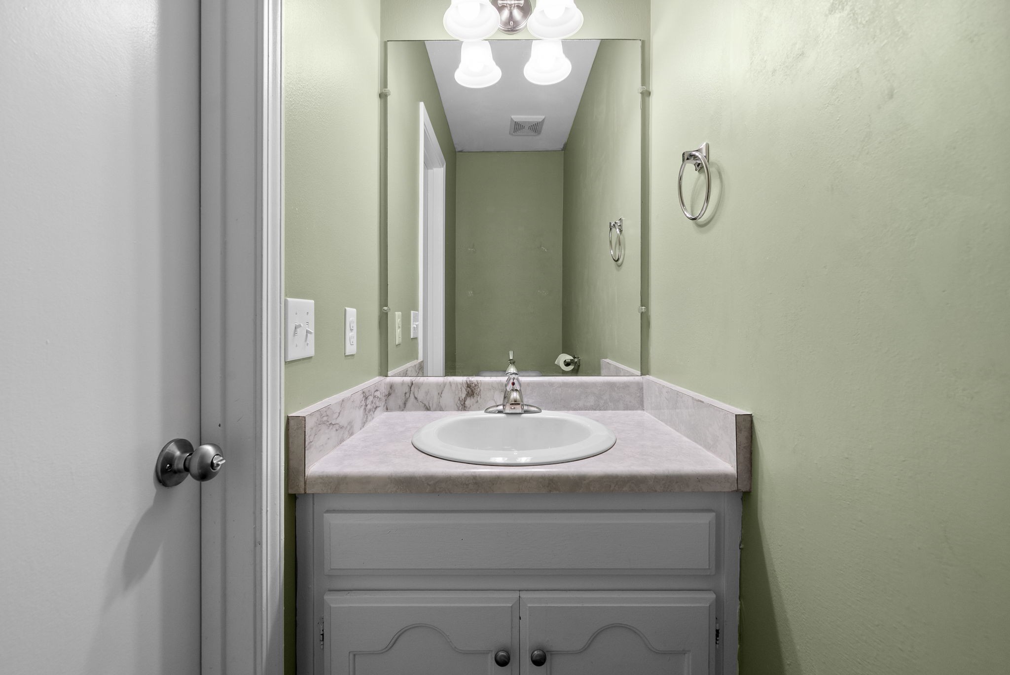 Clarksville, Tennessee 37043, United States, 3 Bedrooms Bedrooms, ,3 BathroomsBathrooms,Residential,Active,186957