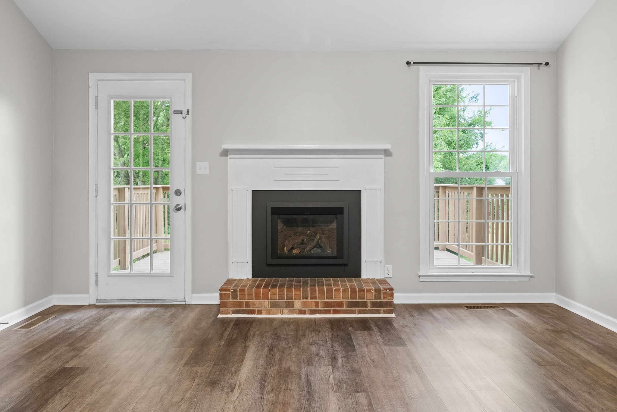 Clarksville, Tennessee 37043, United States, 3 Bedrooms Bedrooms, ,3 BathroomsBathrooms,Residential,Active,186957