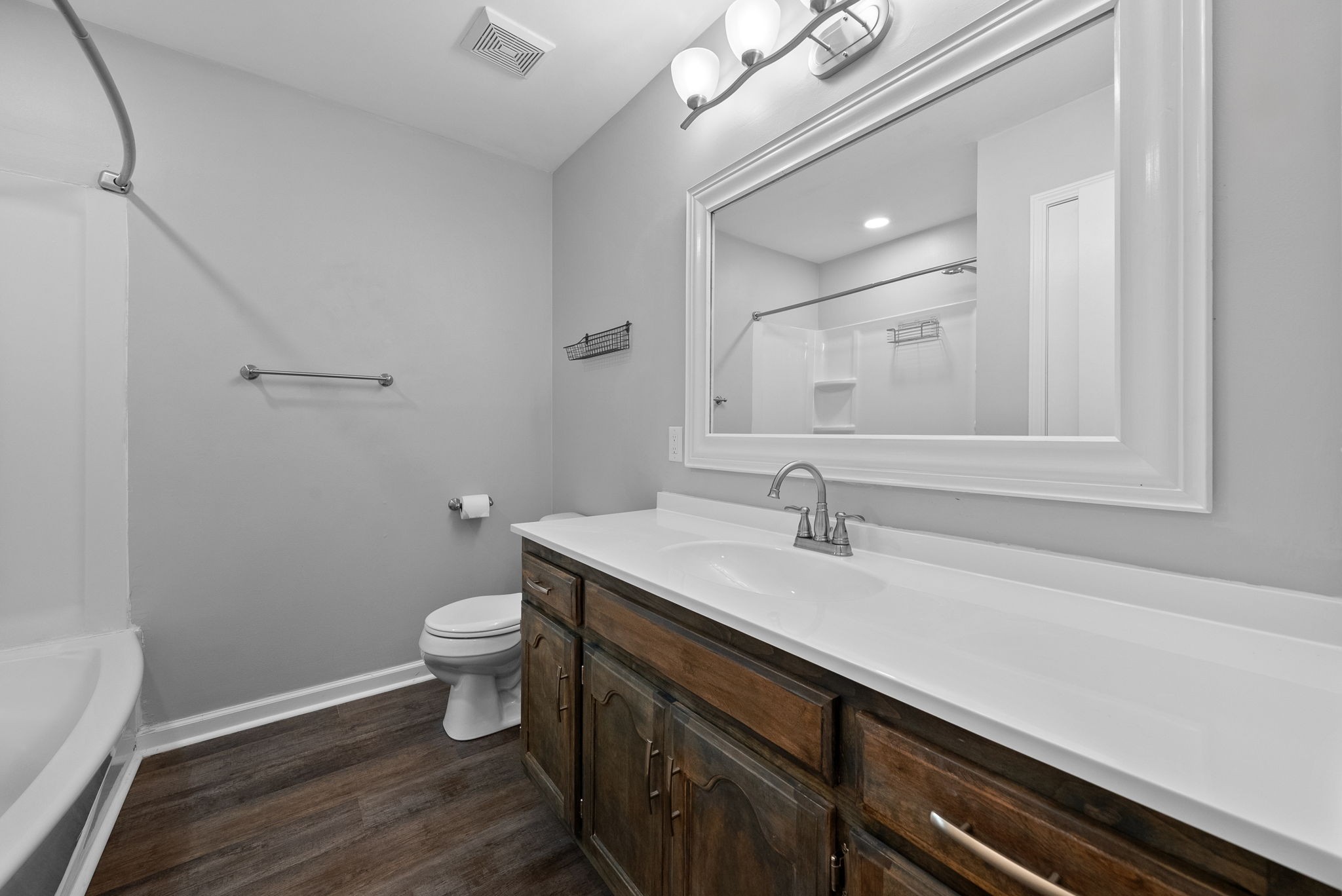 Clarksville, Tennessee 37043, United States, 3 Bedrooms Bedrooms, ,3 BathroomsBathrooms,Residential,Active,186957