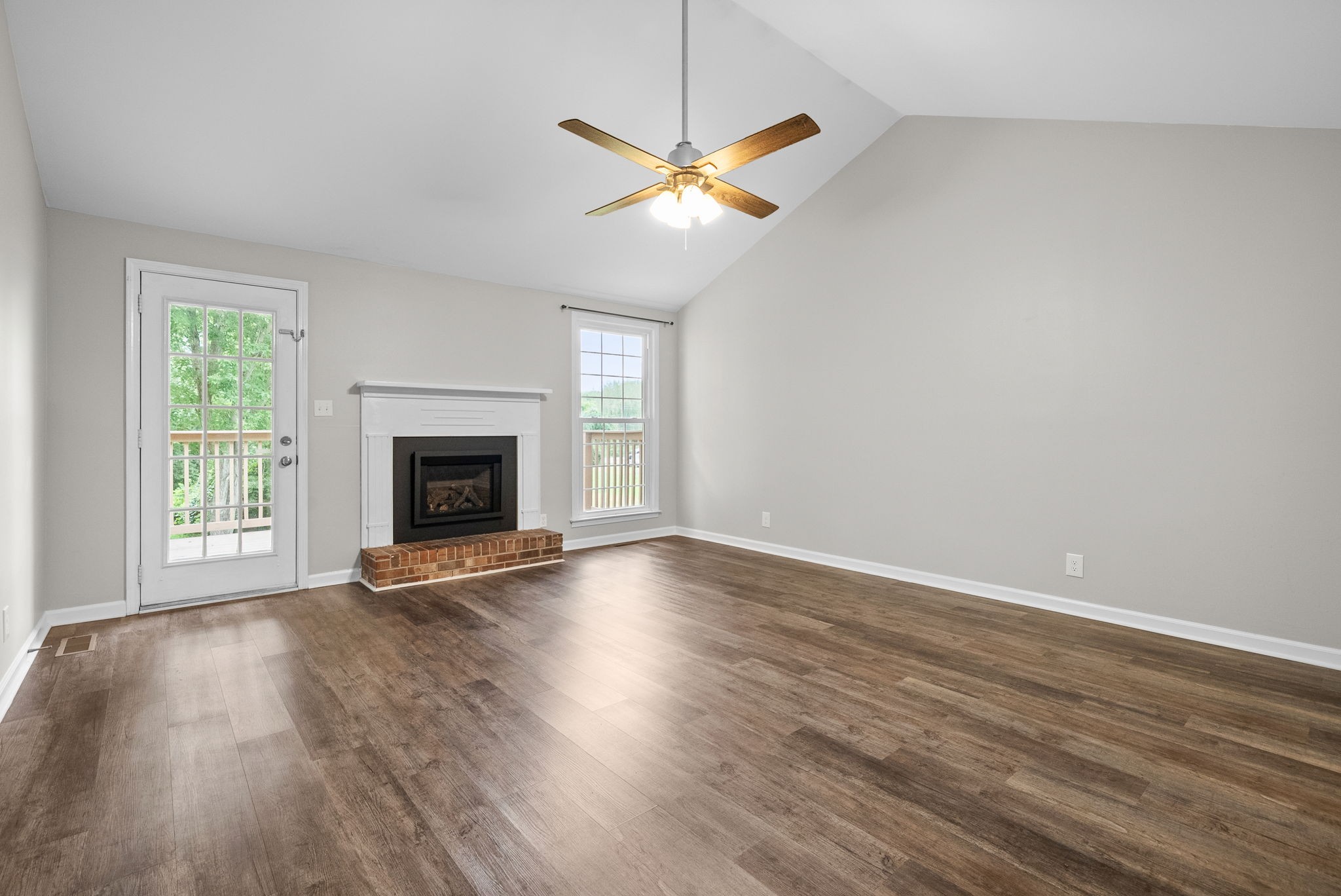 Clarksville, Tennessee 37043, United States, 3 Bedrooms Bedrooms, ,3 BathroomsBathrooms,Residential,Active,186957