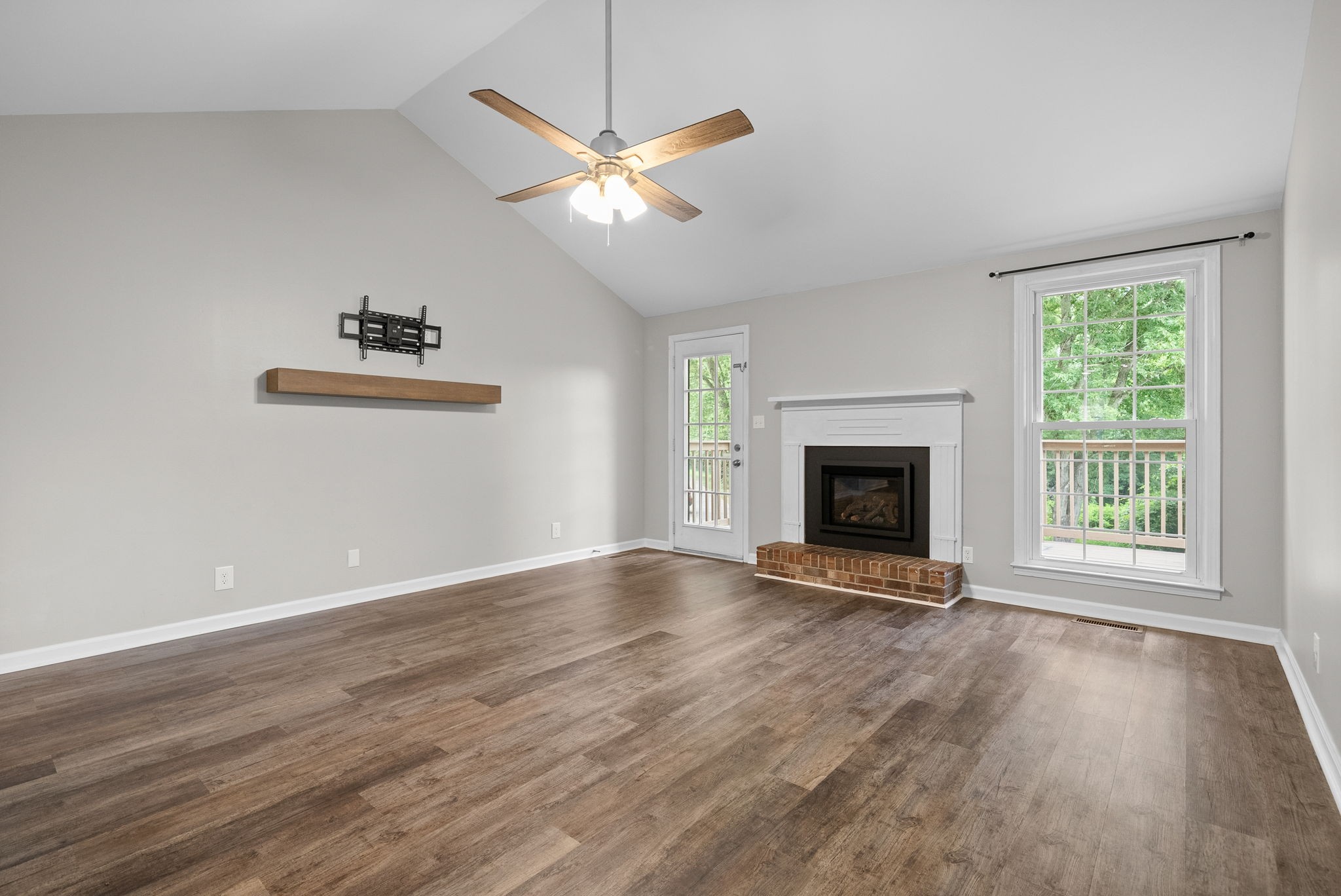 Clarksville, Tennessee 37043, United States, 3 Bedrooms Bedrooms, ,3 BathroomsBathrooms,Residential,Active,186957