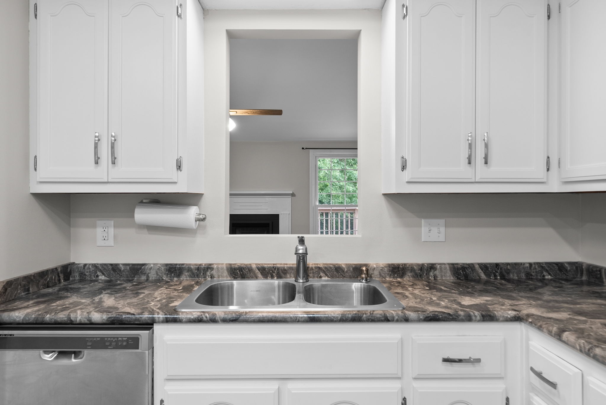 Clarksville, Tennessee 37043, United States, 3 Bedrooms Bedrooms, ,3 BathroomsBathrooms,Residential,Active,186957