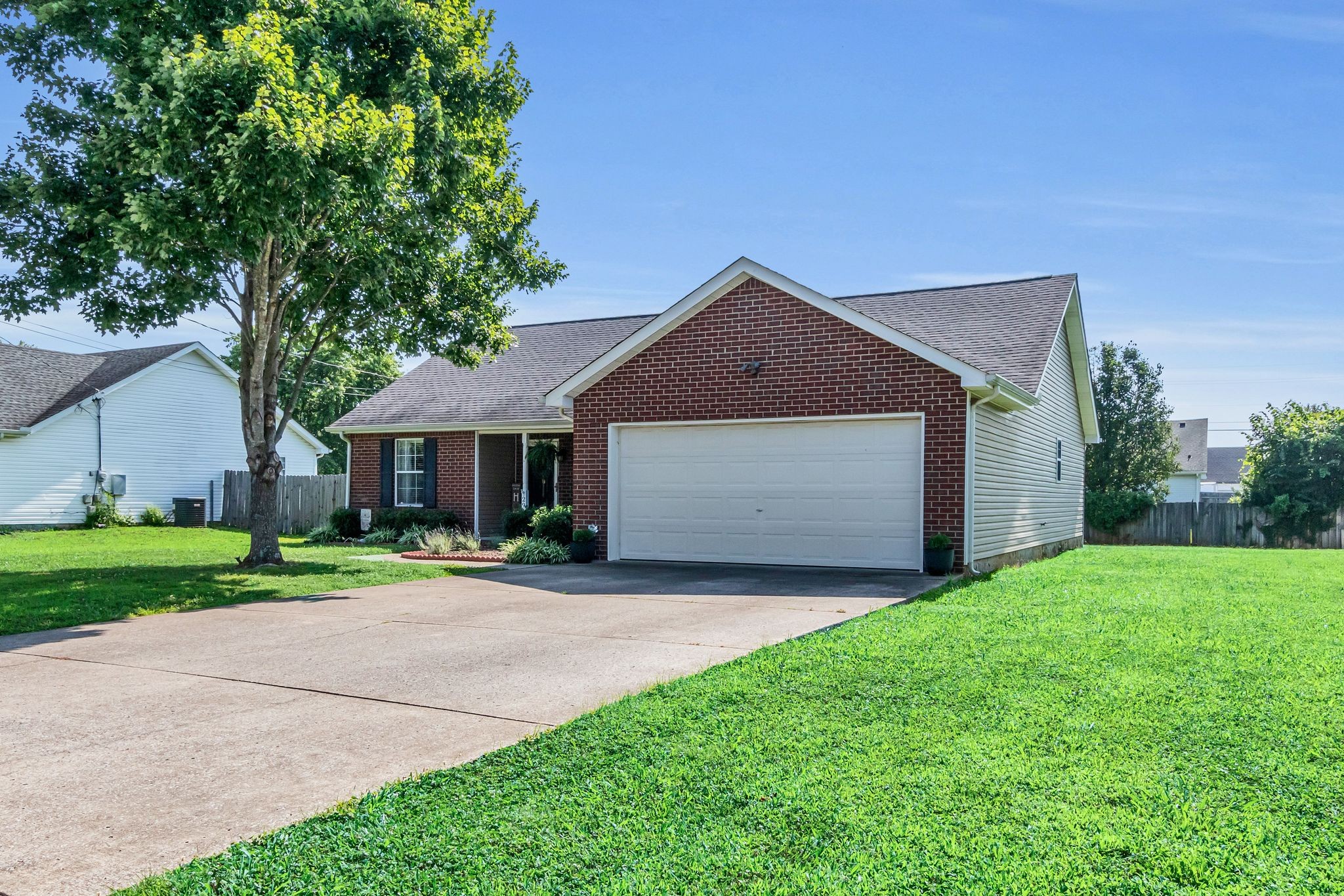 2918 Henderson Ln