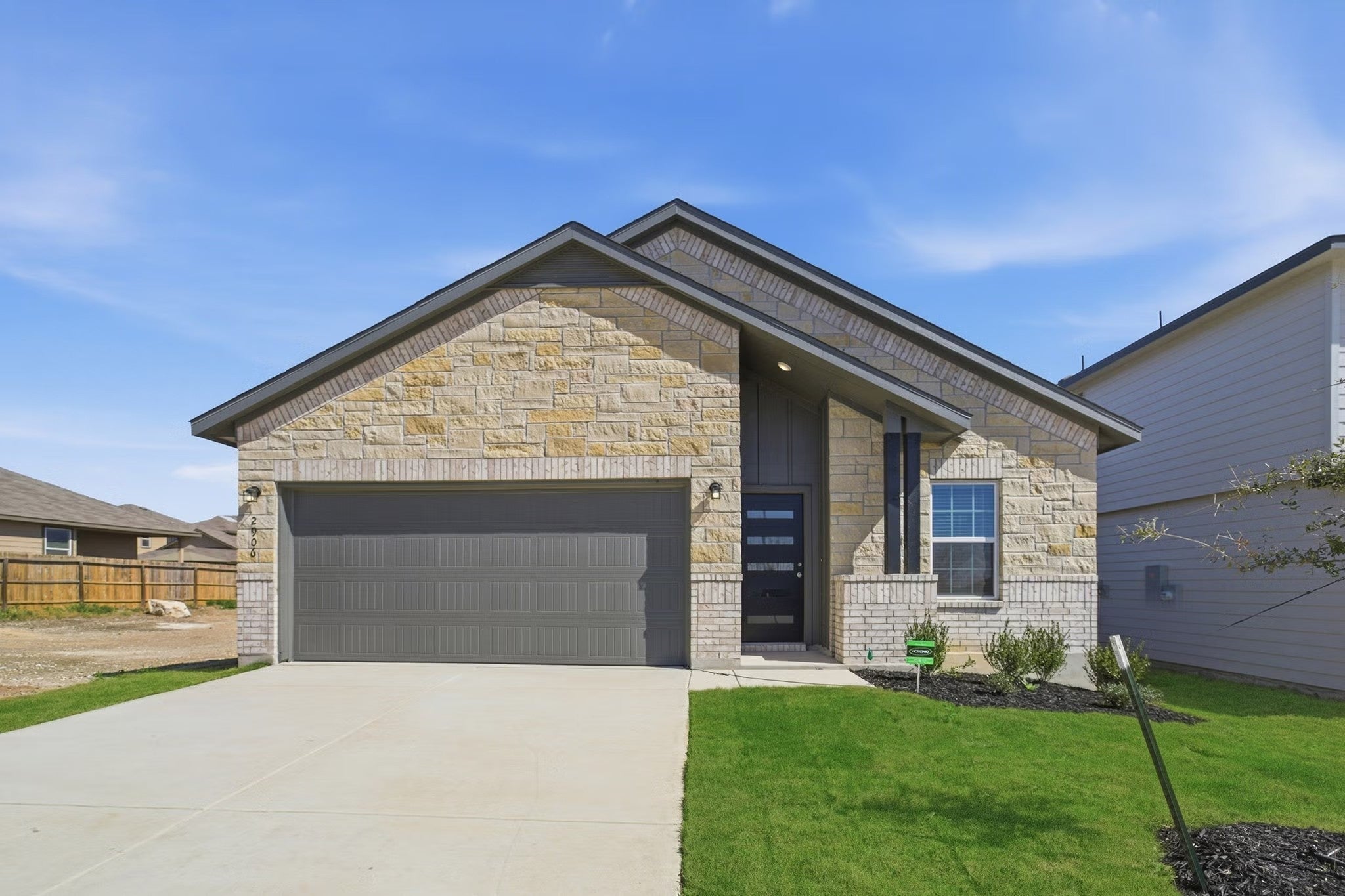 4-bed listing at 40 Fairlawn Dr, Fairview
