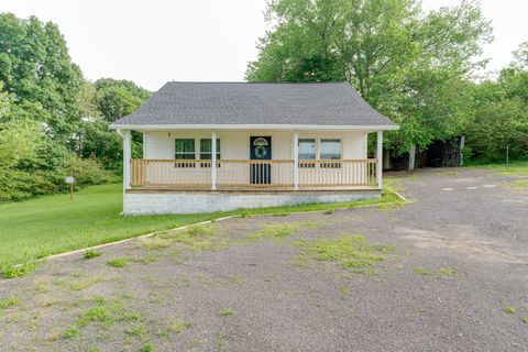 202 George Akins Rd Westmoreland TN 37186