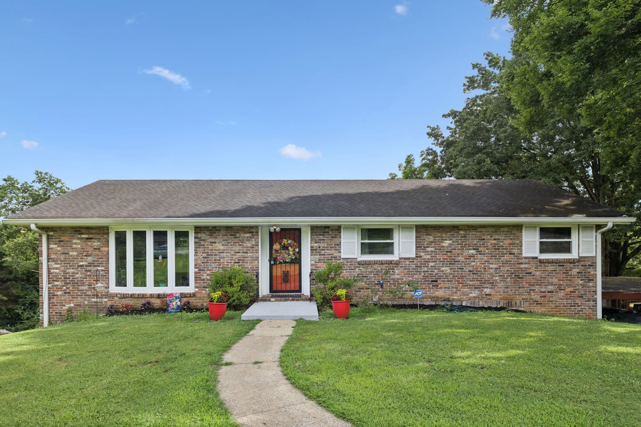 432 Hollydale Dr
