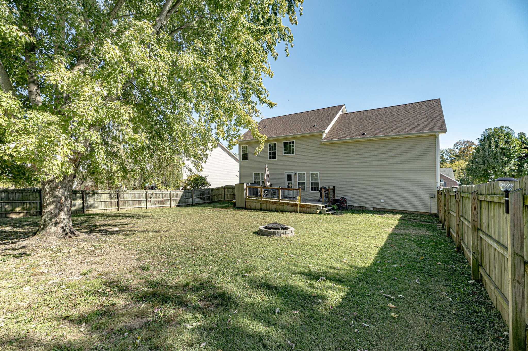 Clarksville, Tennessee 37042, United States, 4 Bedrooms Bedrooms, ,3 BathroomsBathrooms,Residential,Pending,39311