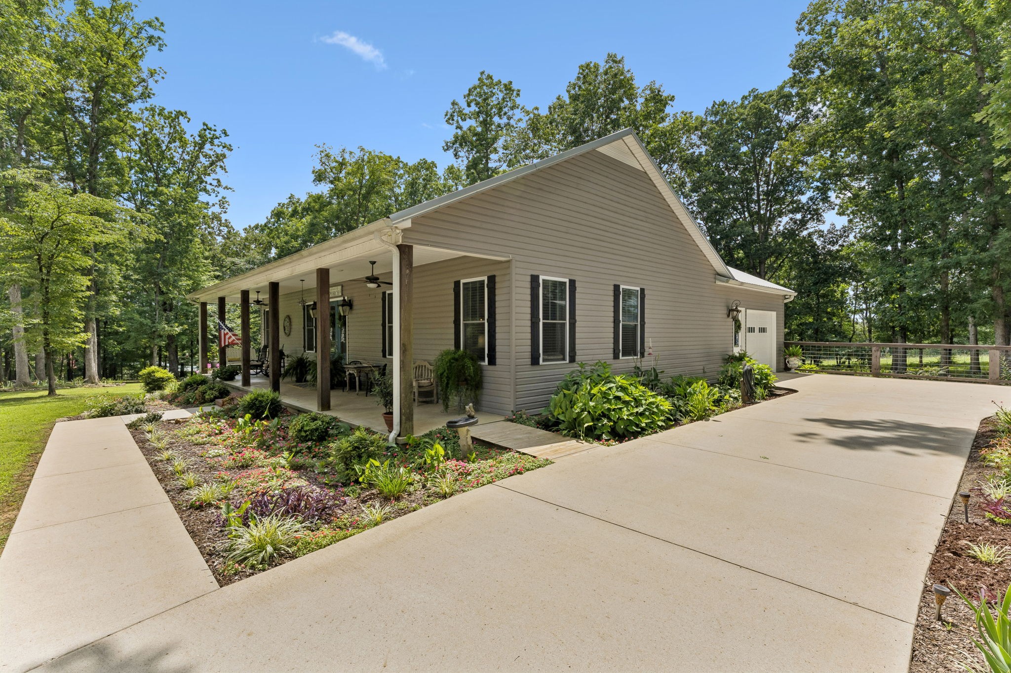 1 Lillie Ln