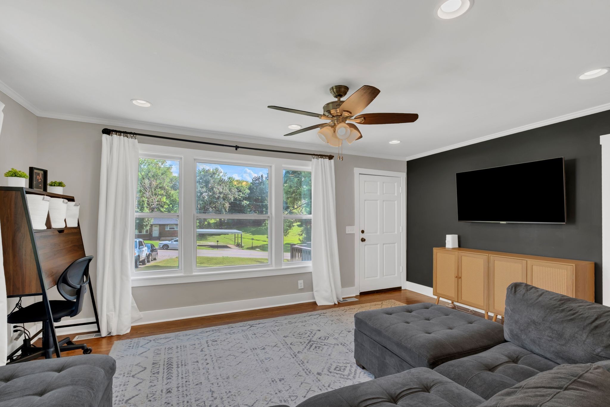 4911 Packard Dr