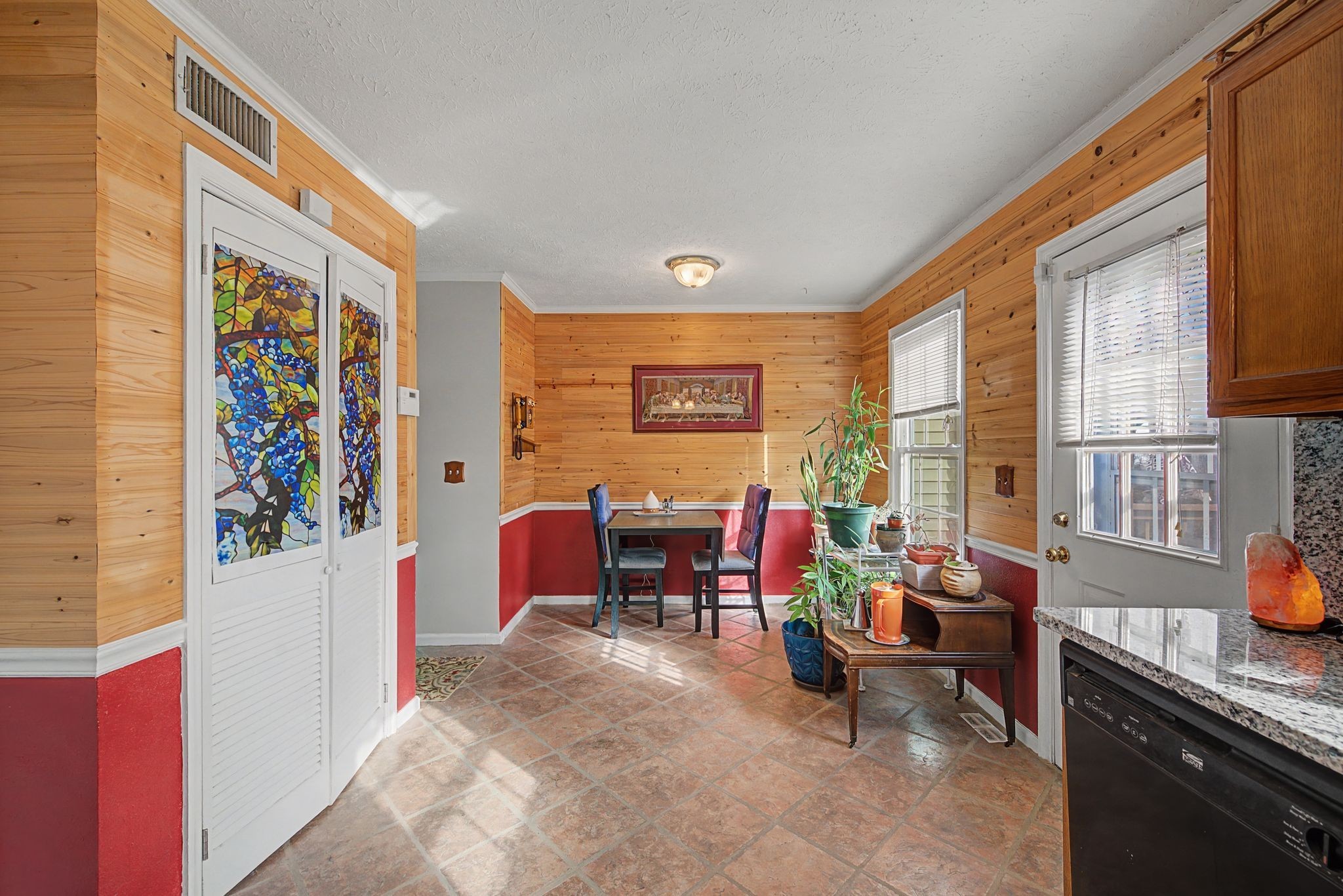 810 Lewis Ct