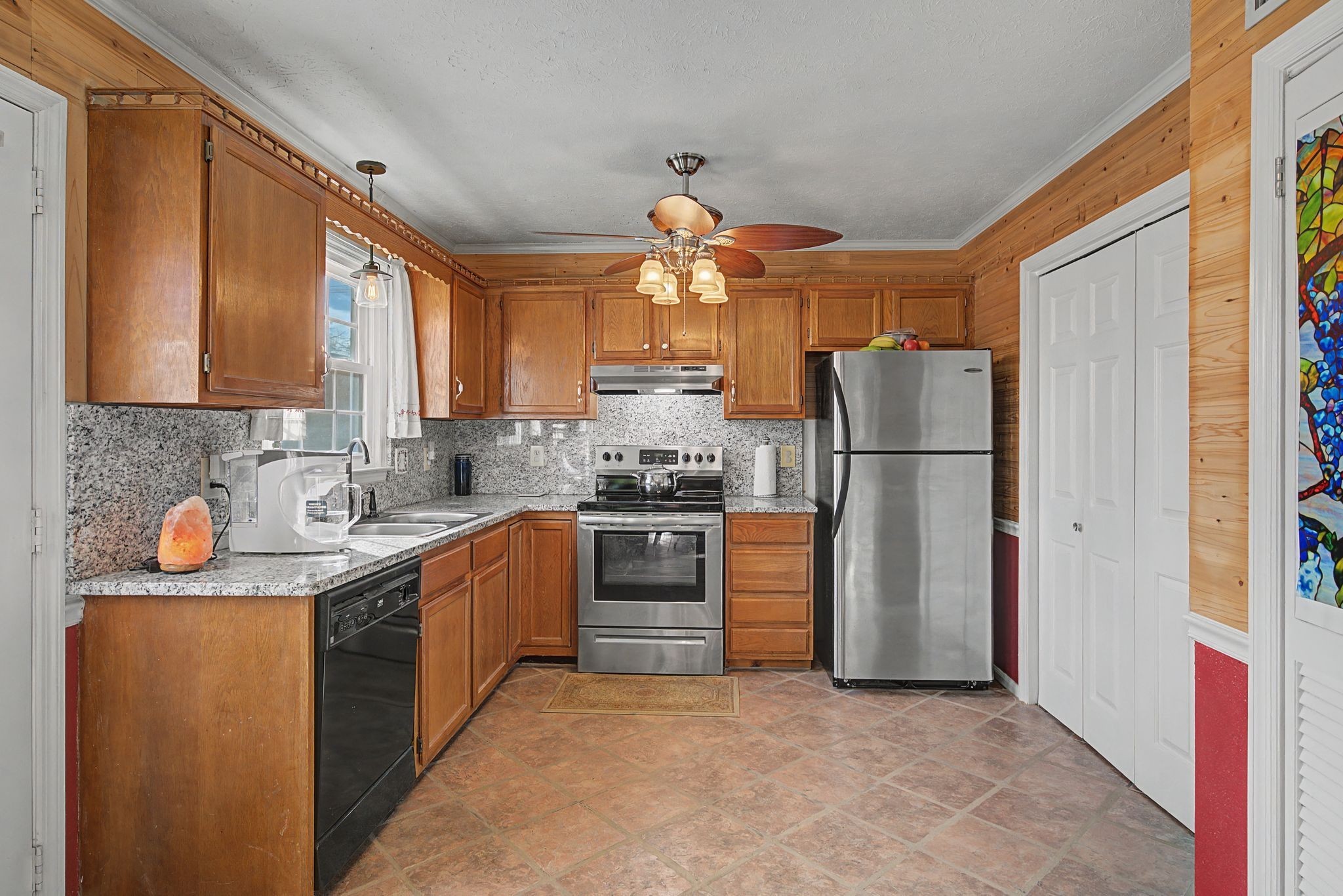 810 Lewis Ct