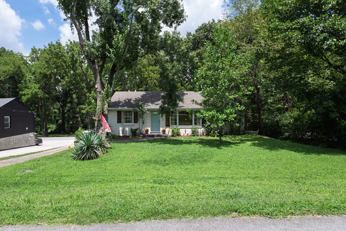 163 Dellway Dr, Nashville TN 37207 3-bed home, photo 2 of 52