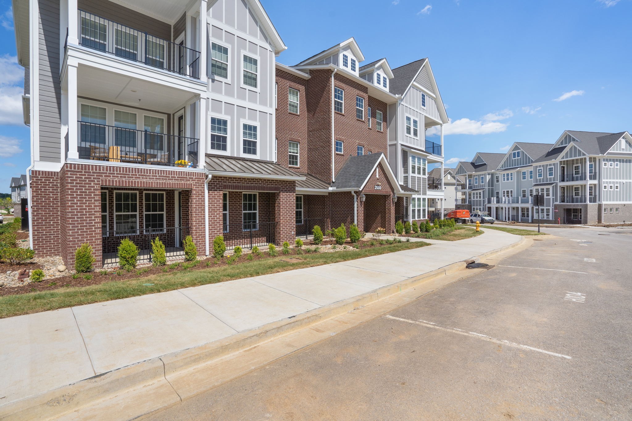 2000 Shadow Green Lane 305