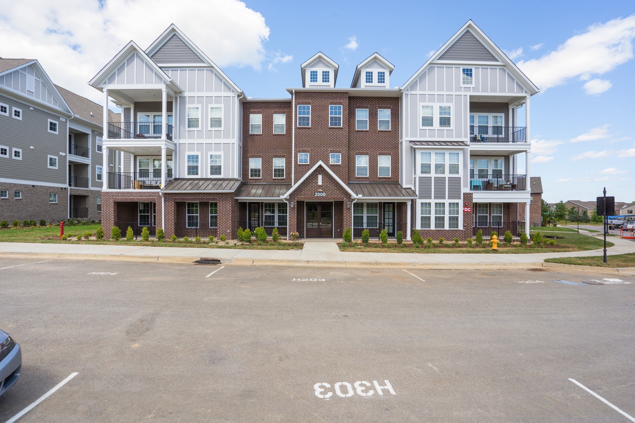 2000 Shadow Green Lane 305