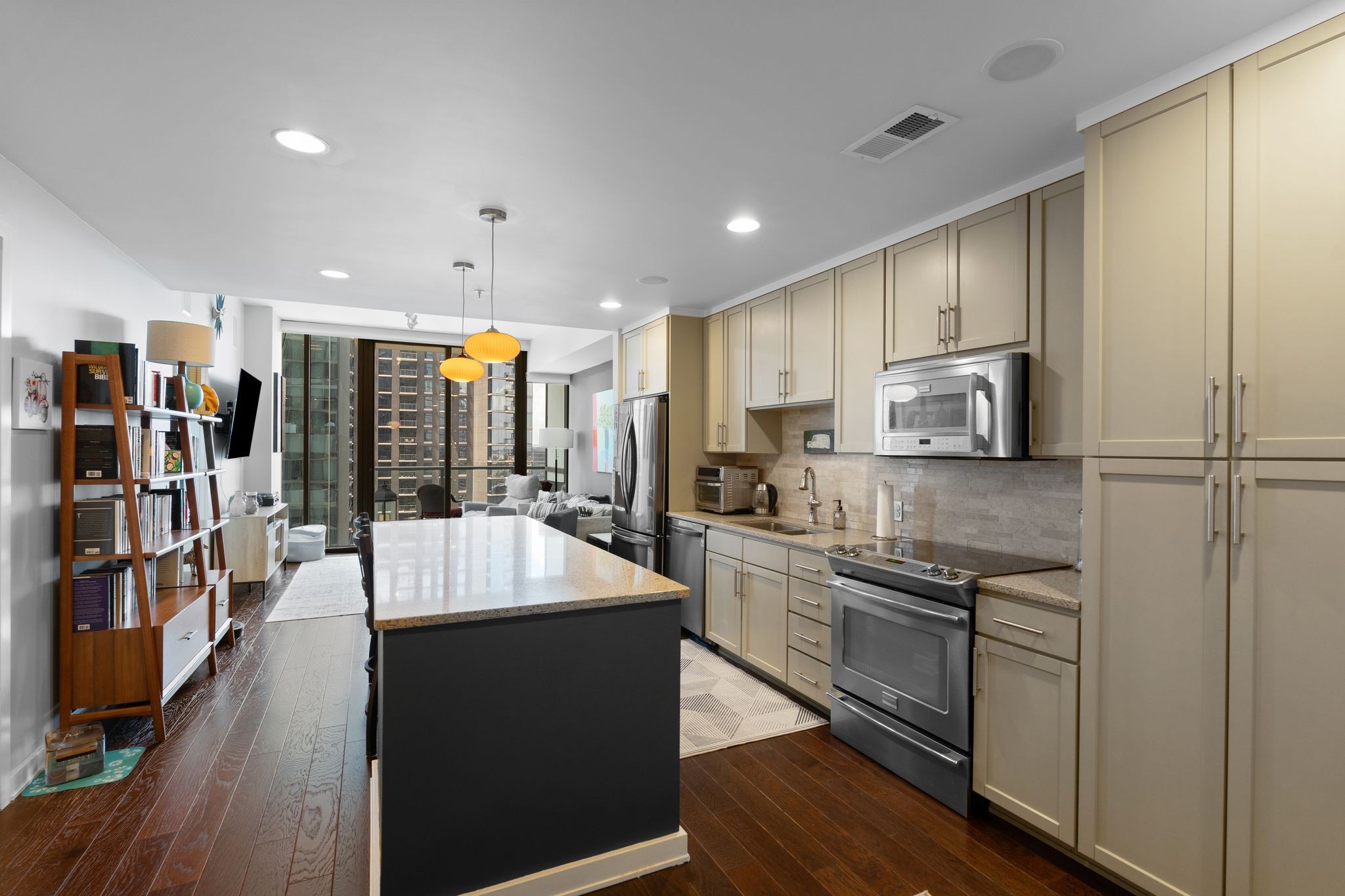 1212 Laurel St 1106