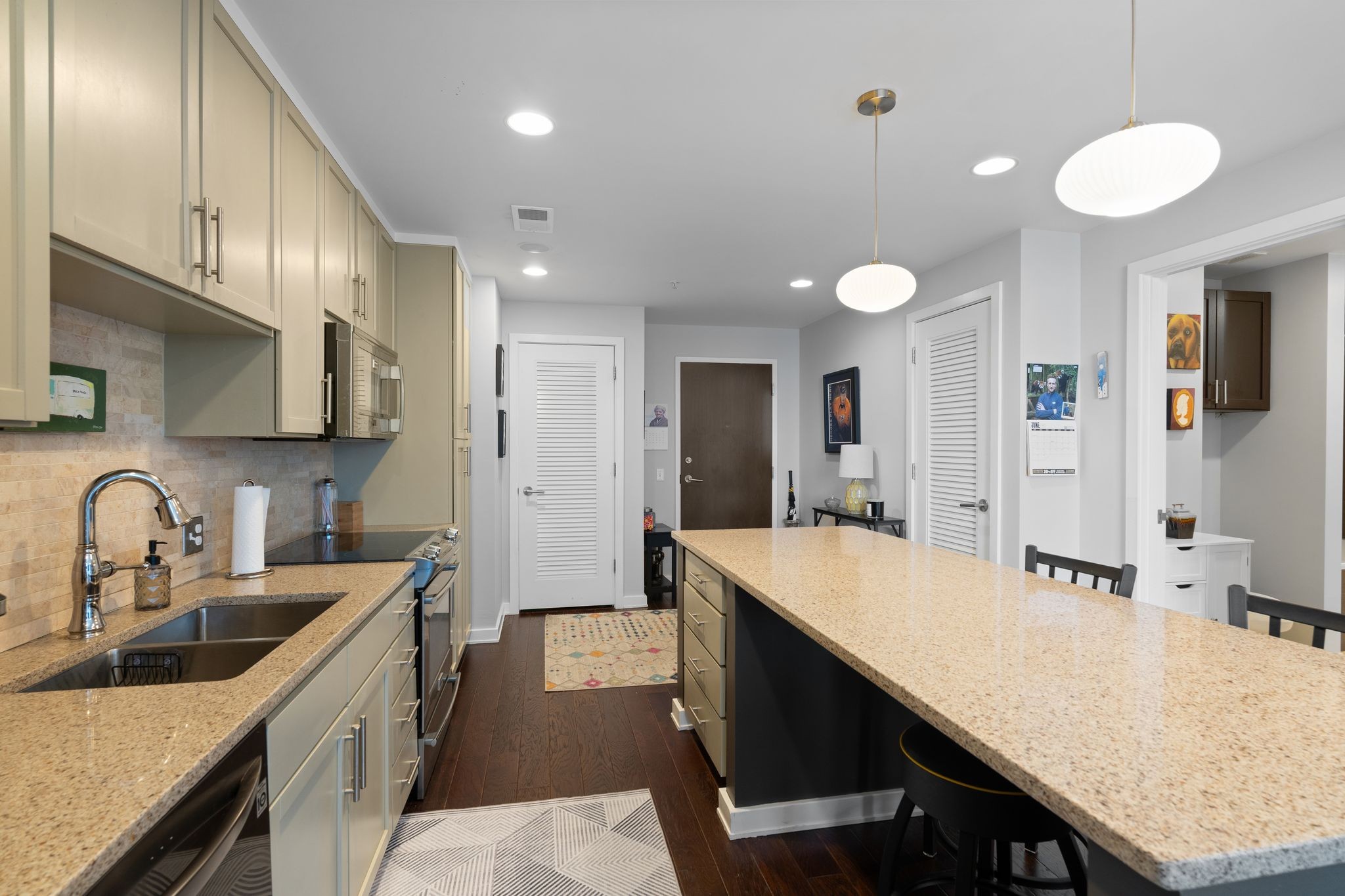 1212 Laurel St 1106