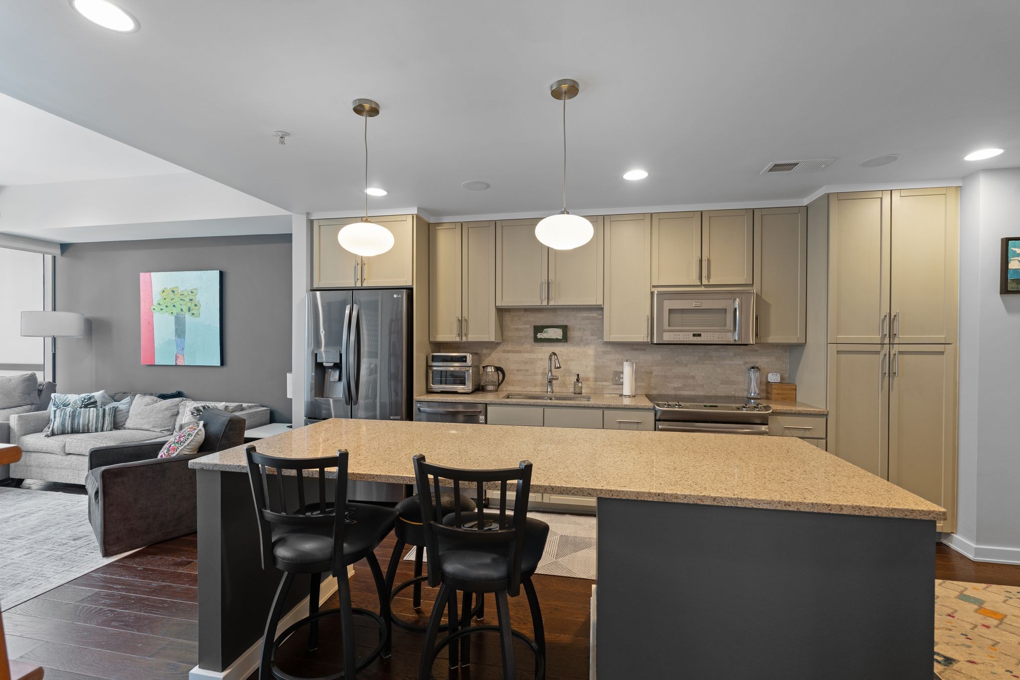 1212 Laurel St 1106