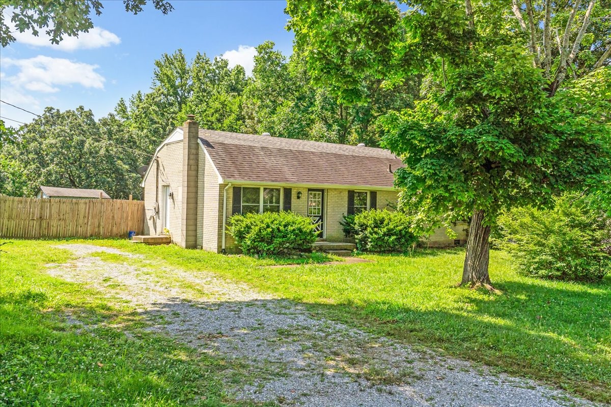 212 Valleywood Dr