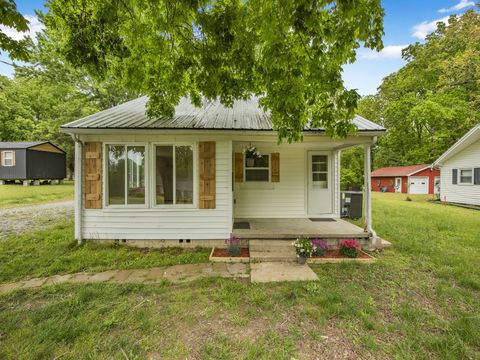 1209 N Oak Dr Centerville TN 37033