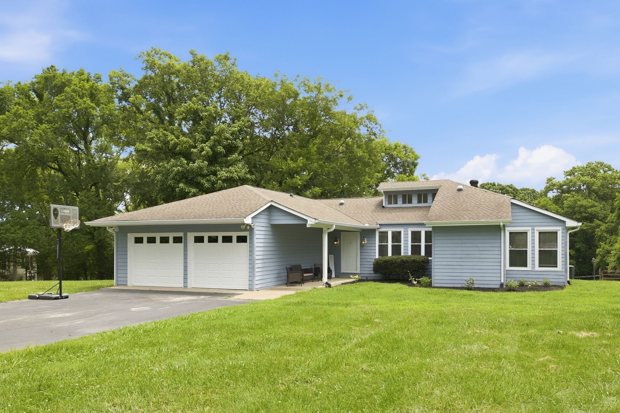 1061 Cliff White Rd