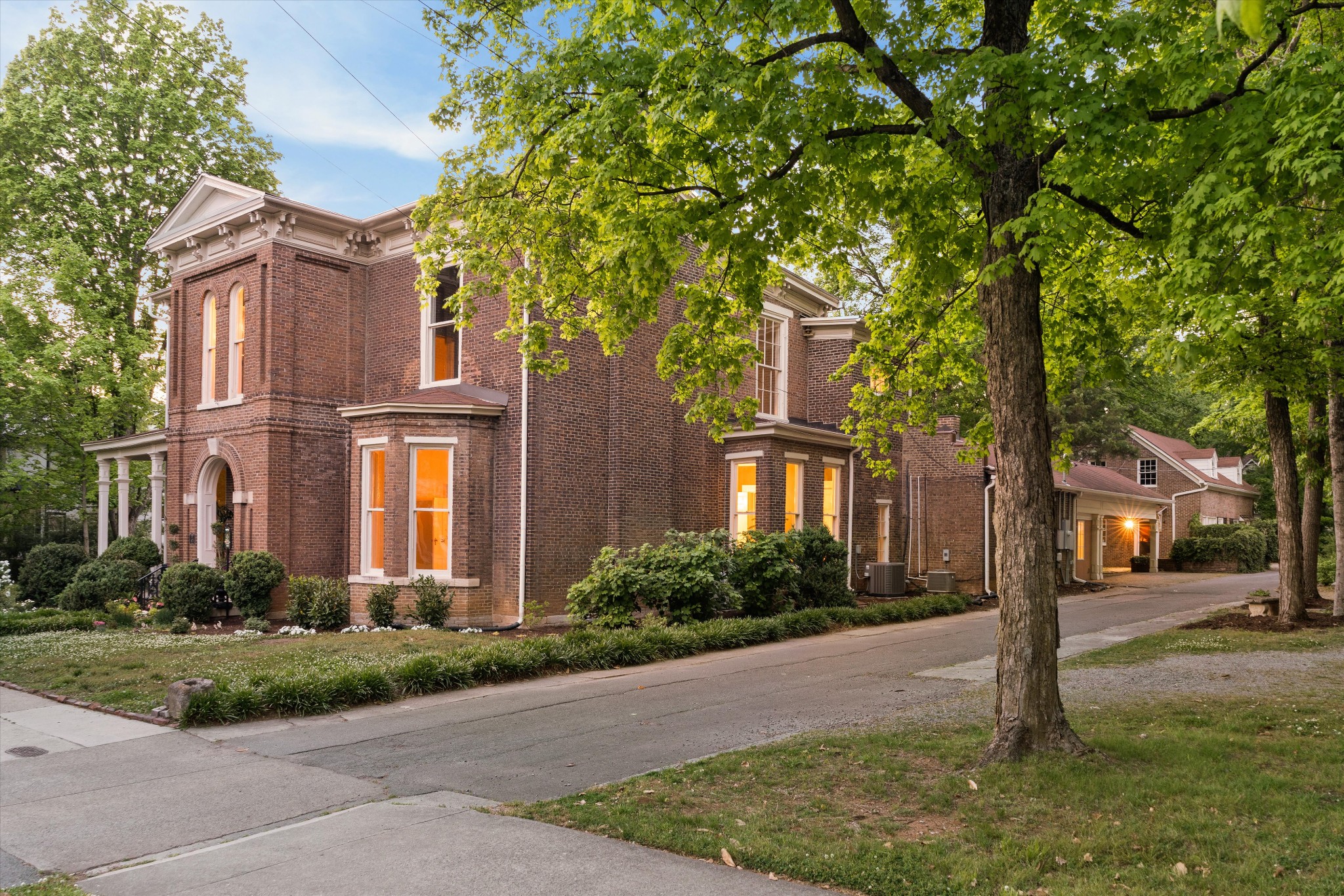 425 E Main St