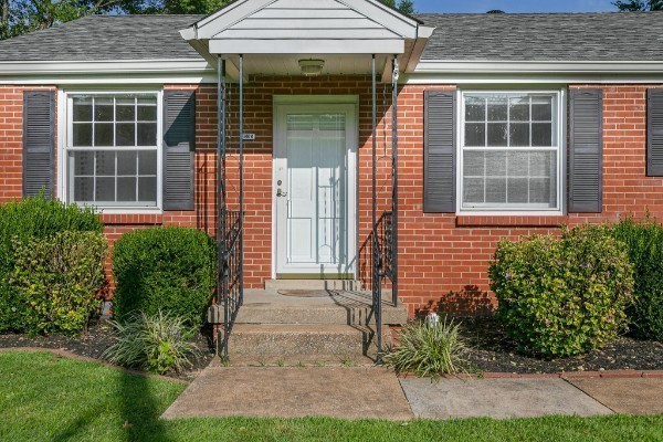 1335 Adams St, Franklin TN 37064 2-bed home, photo 2 of 30