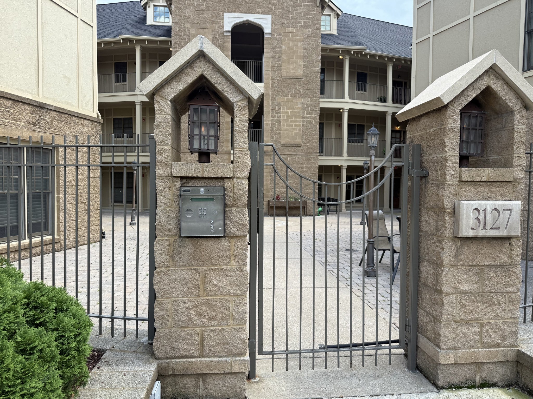 2.0-bed rental at 3127 Long Blvd 204