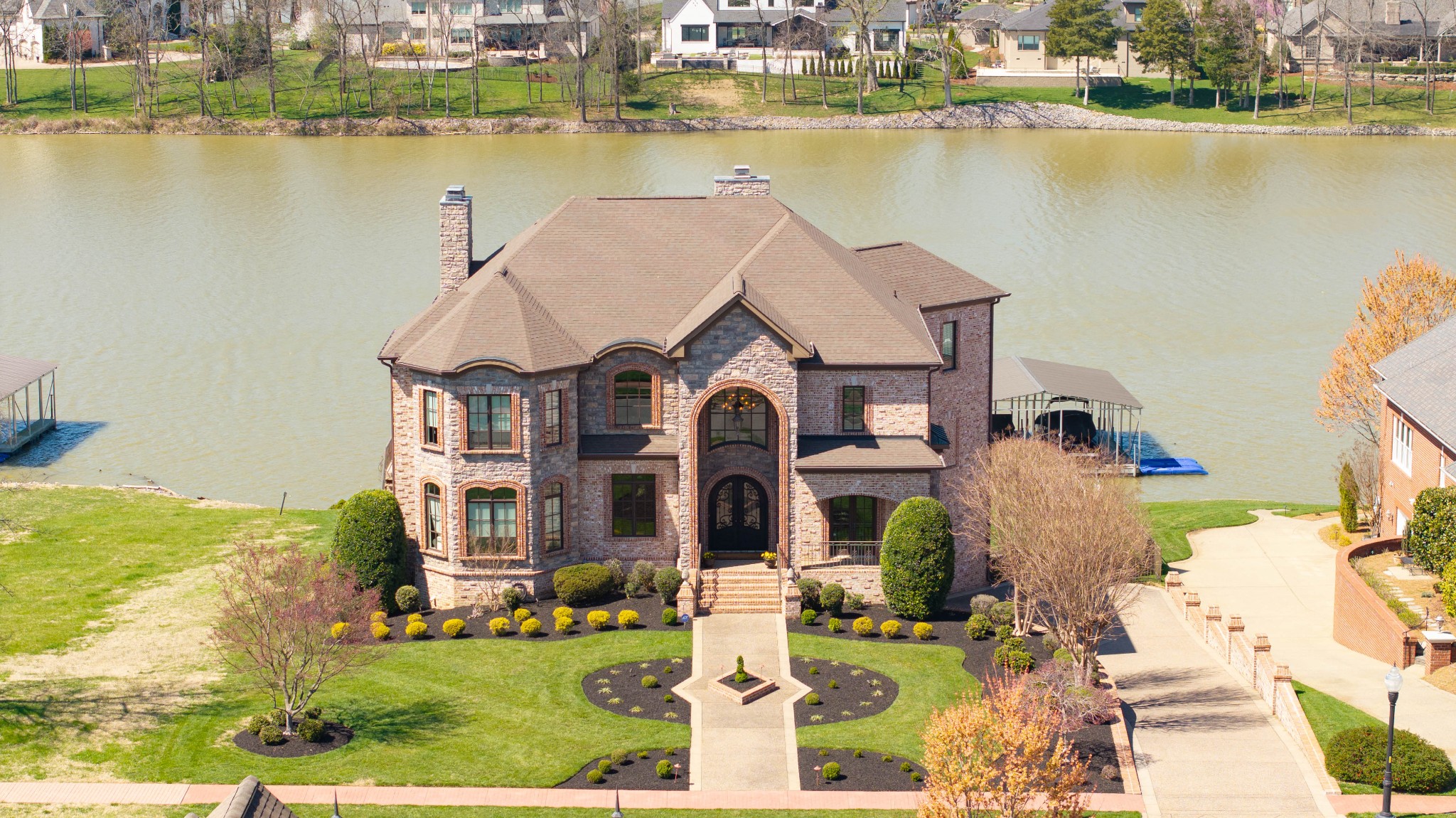 805 Plantation Blvd