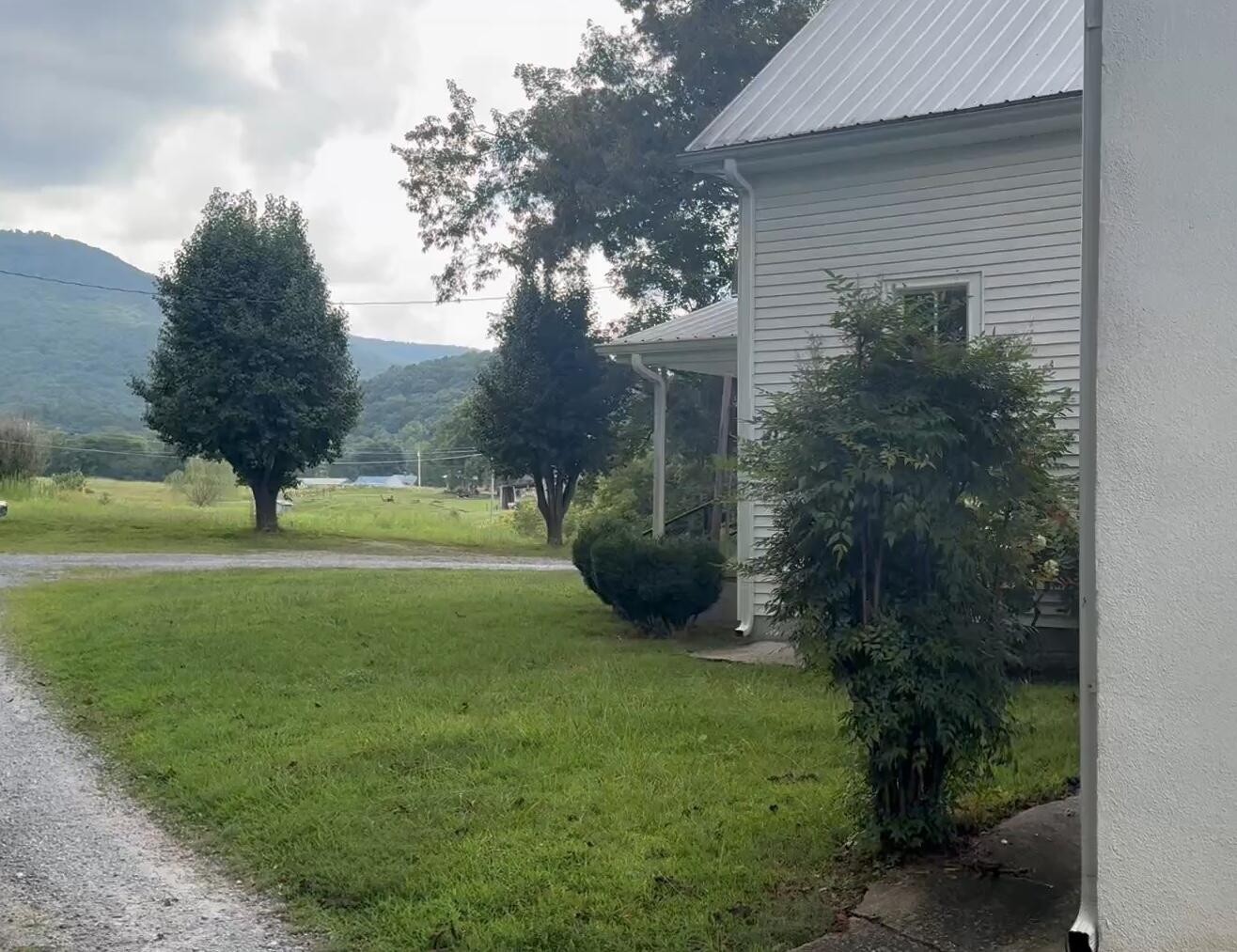 3949 Lower East Valley