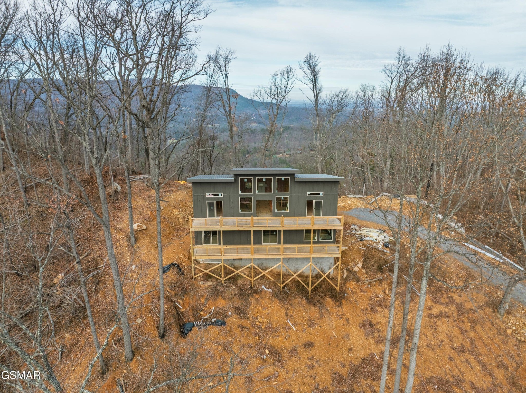 1995 Spurling Road