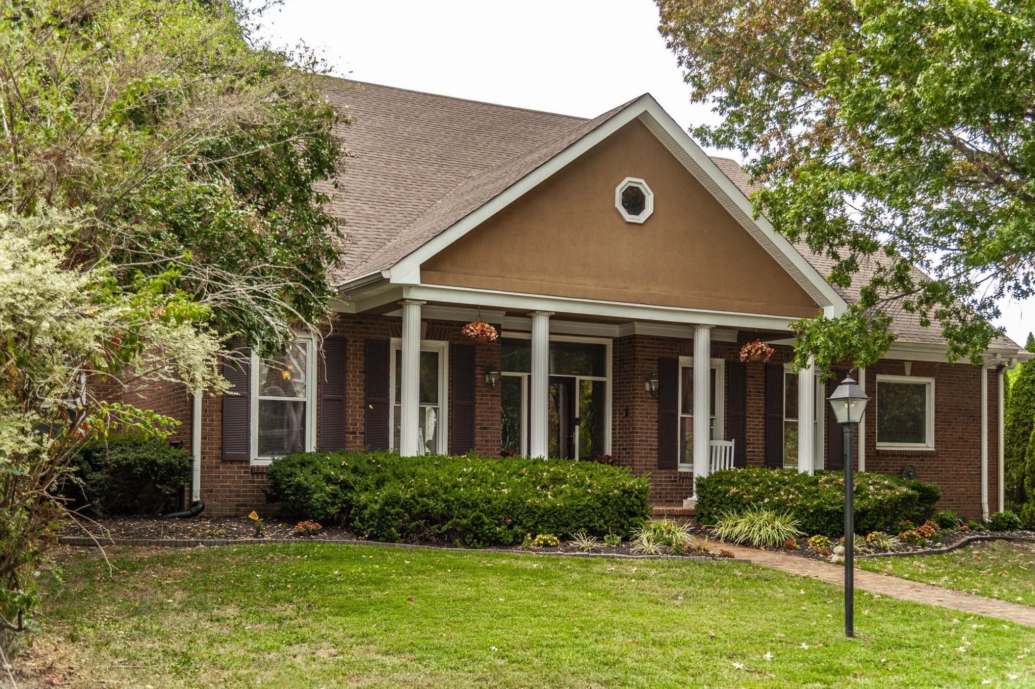 135 N Country Club Dr