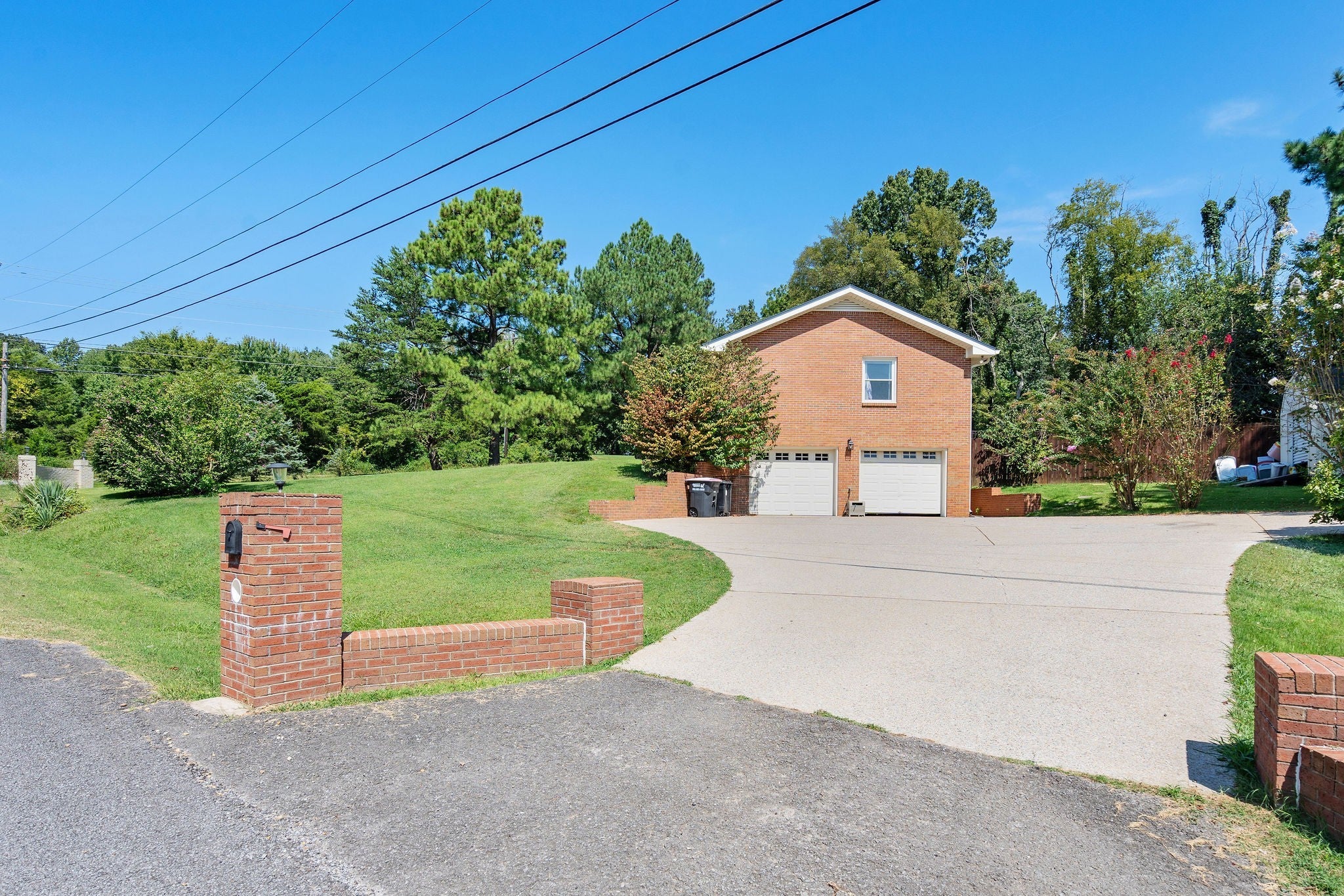 3401 Eastwood Dr