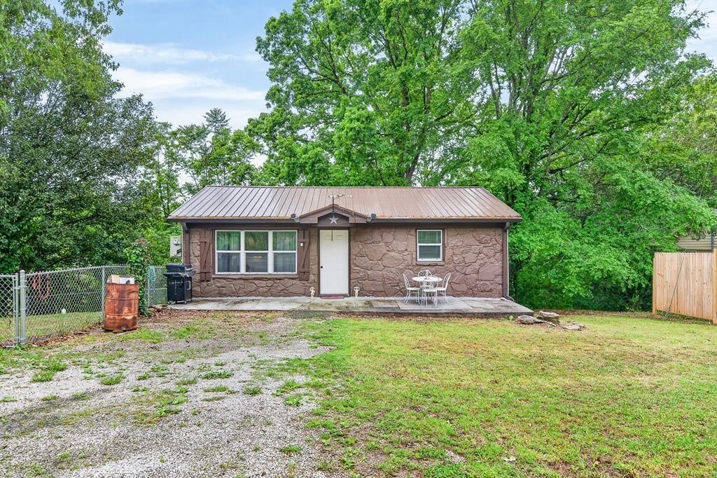 1976 Crossville Hwy