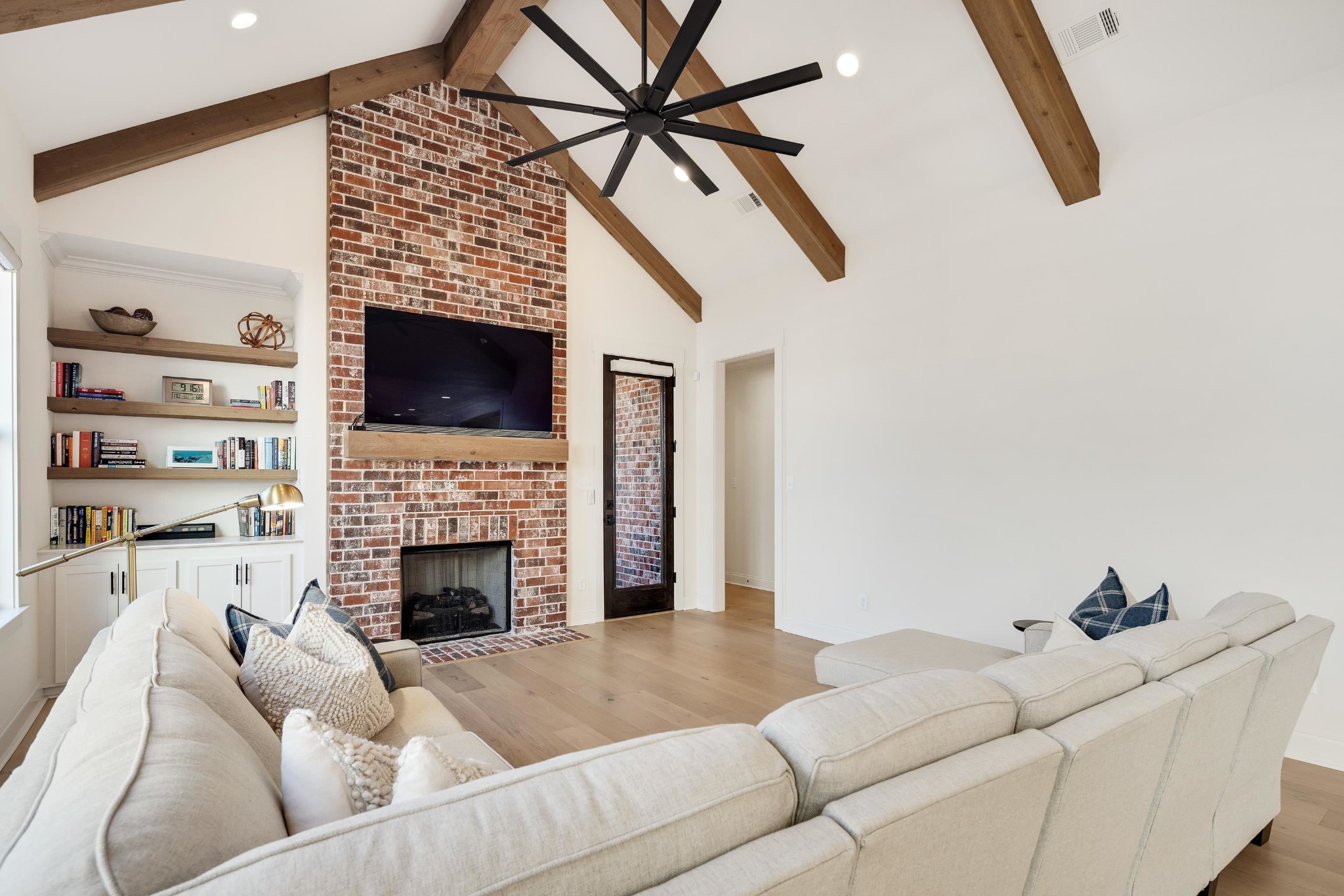 888 CYPRESS VINE CV