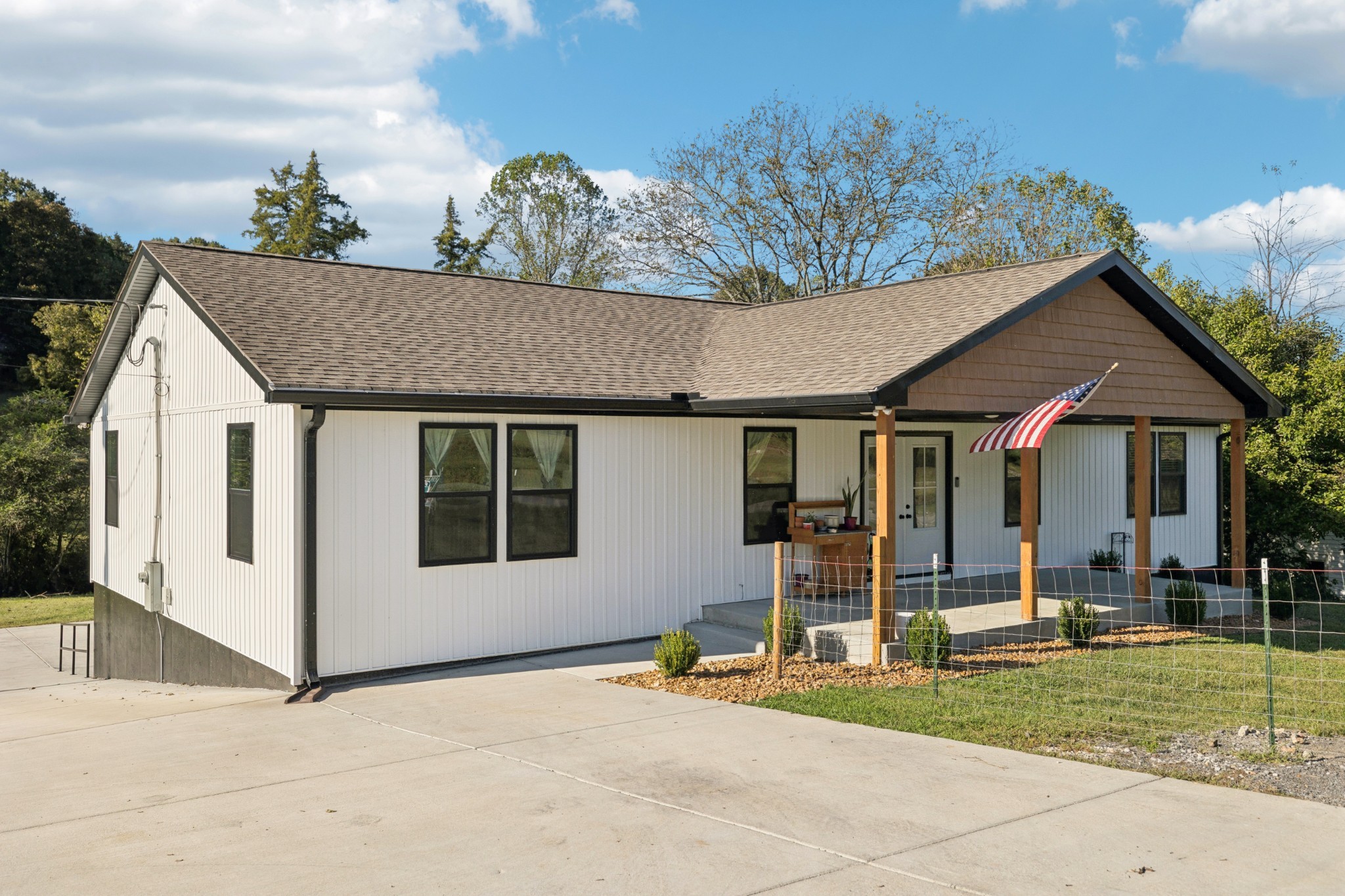 417 Defeated Creek Hwy