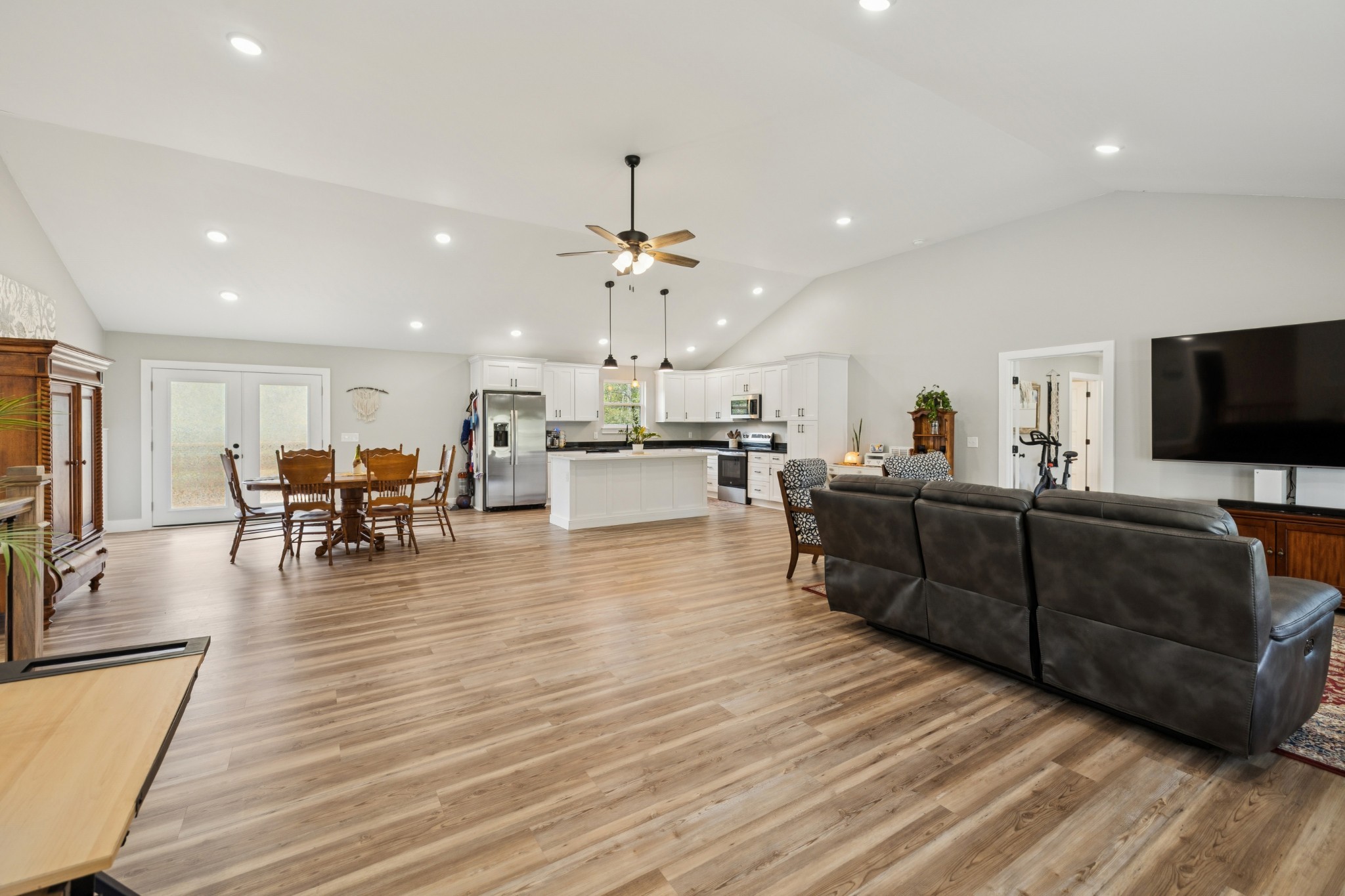 417 Defeated Creek Hwy