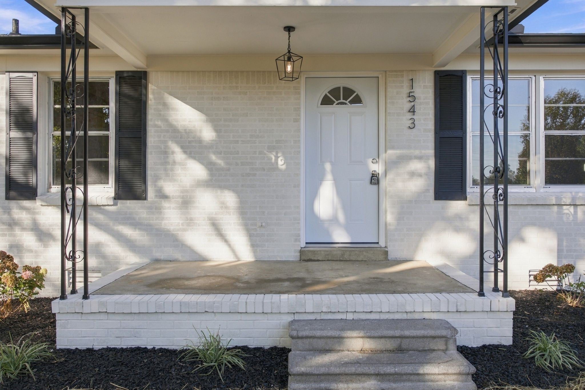 1543 E Burt Dr