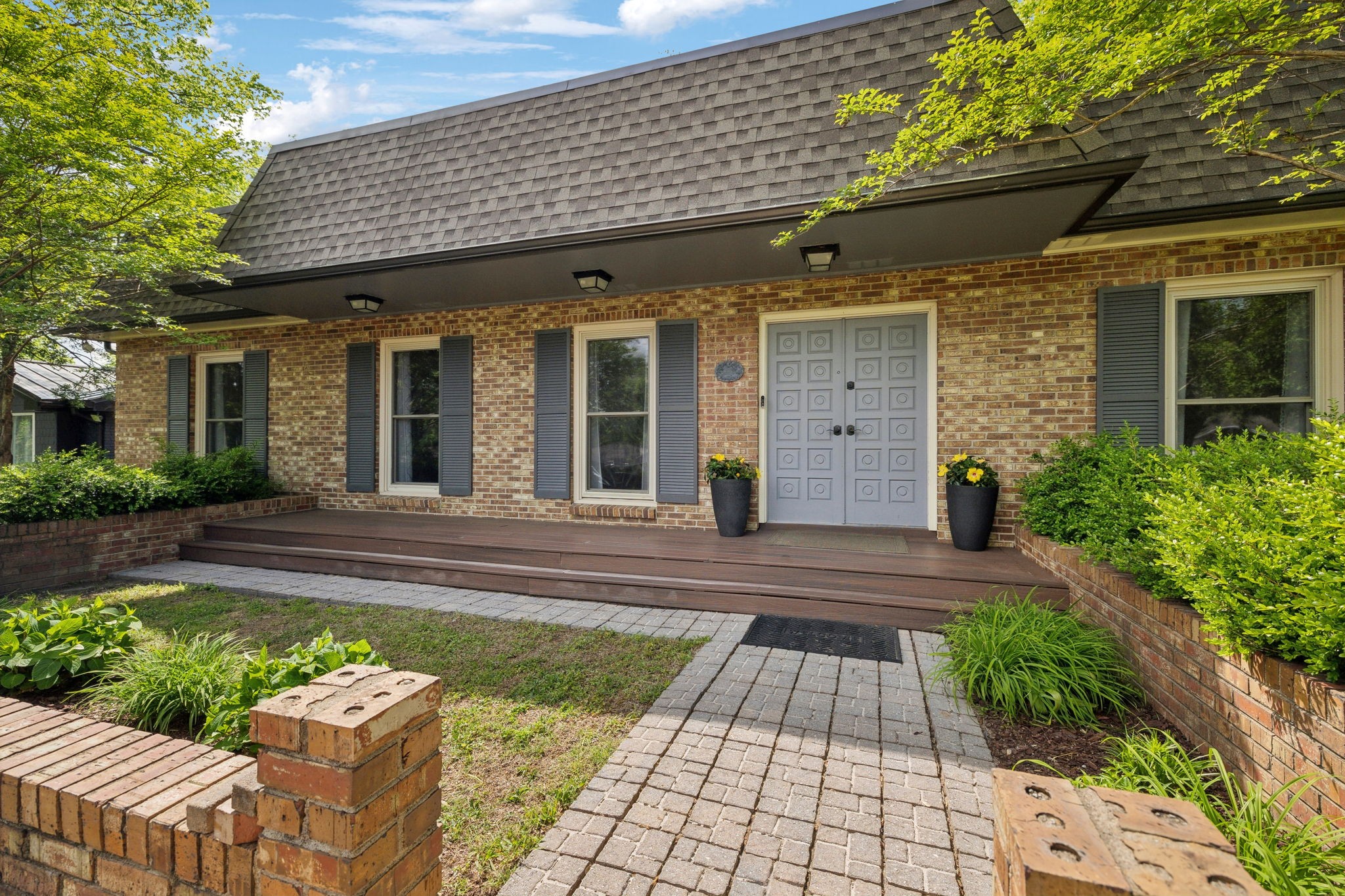 1062 Shadow Ln