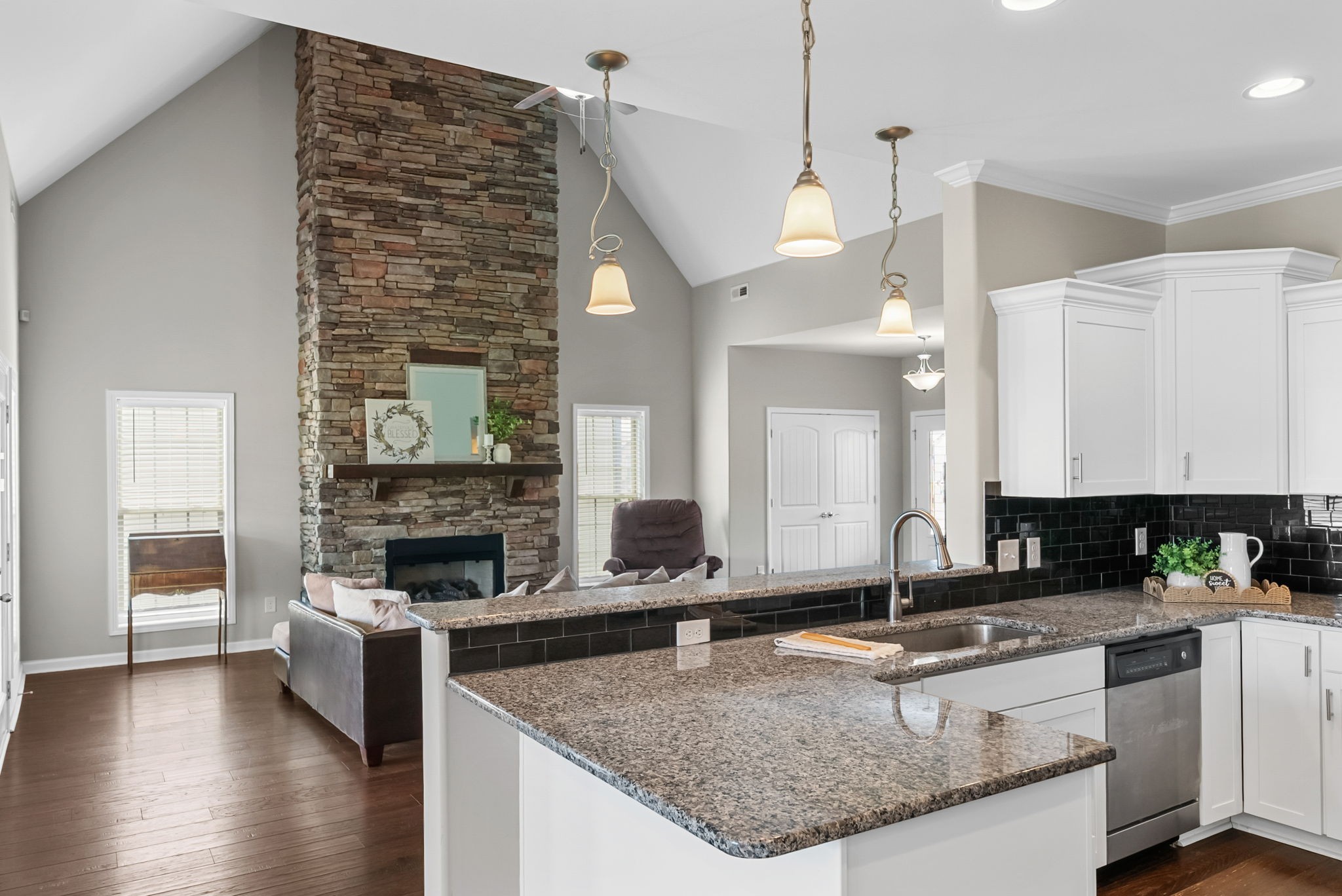 Clarksville, Tennessee 37043, United States, 3 Bedrooms Bedrooms, ,2 BathroomsBathrooms,Residential,Pending,183072