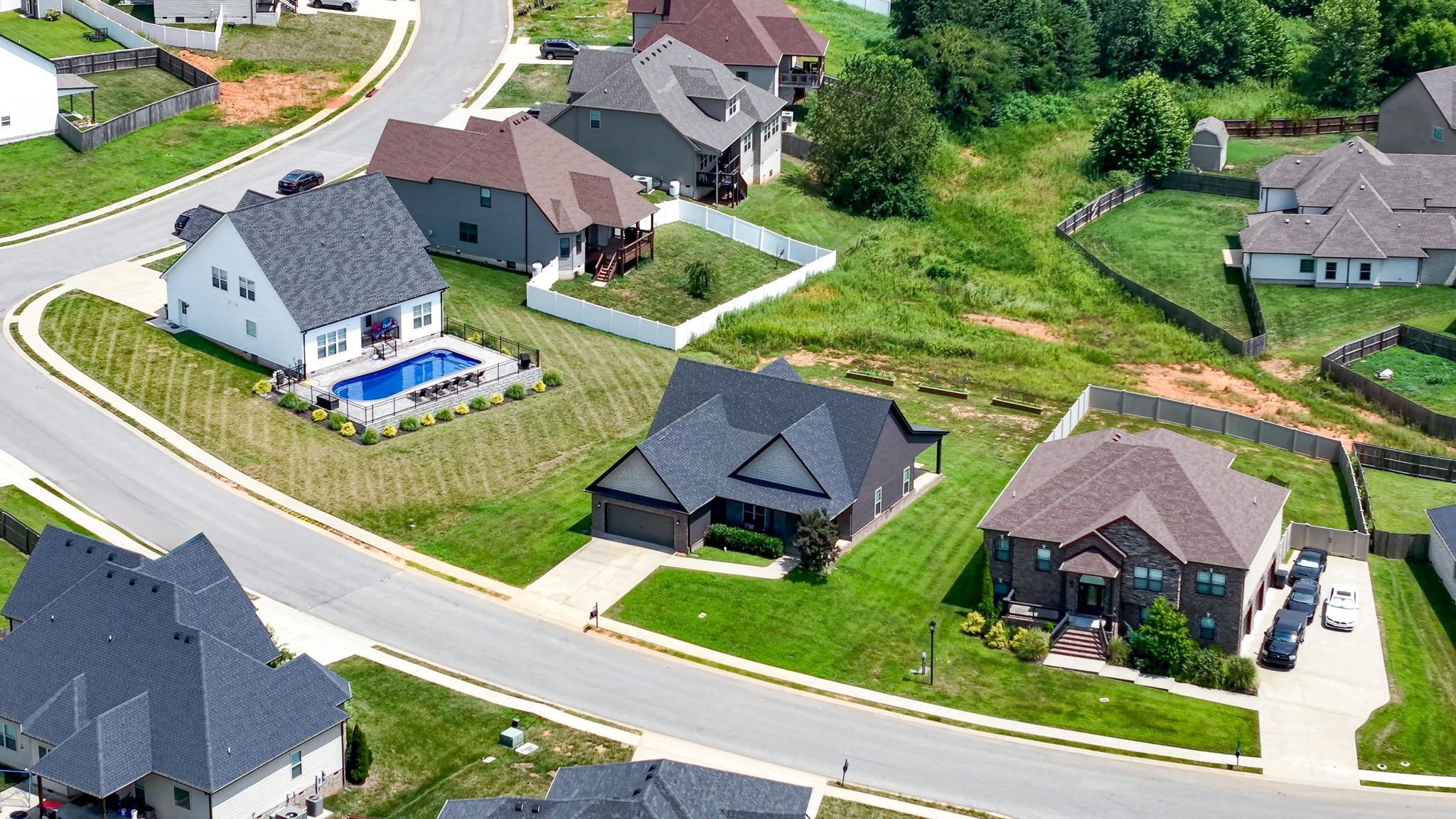 Clarksville, Tennessee 37043, United States, 3 Bedrooms Bedrooms, ,2 BathroomsBathrooms,Residential,Pending,183072