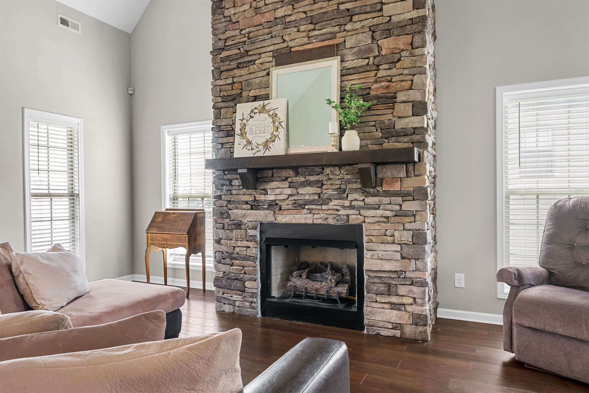 Clarksville, Tennessee 37043, United States, 3 Bedrooms Bedrooms, ,2 BathroomsBathrooms,Residential,Pending,183072