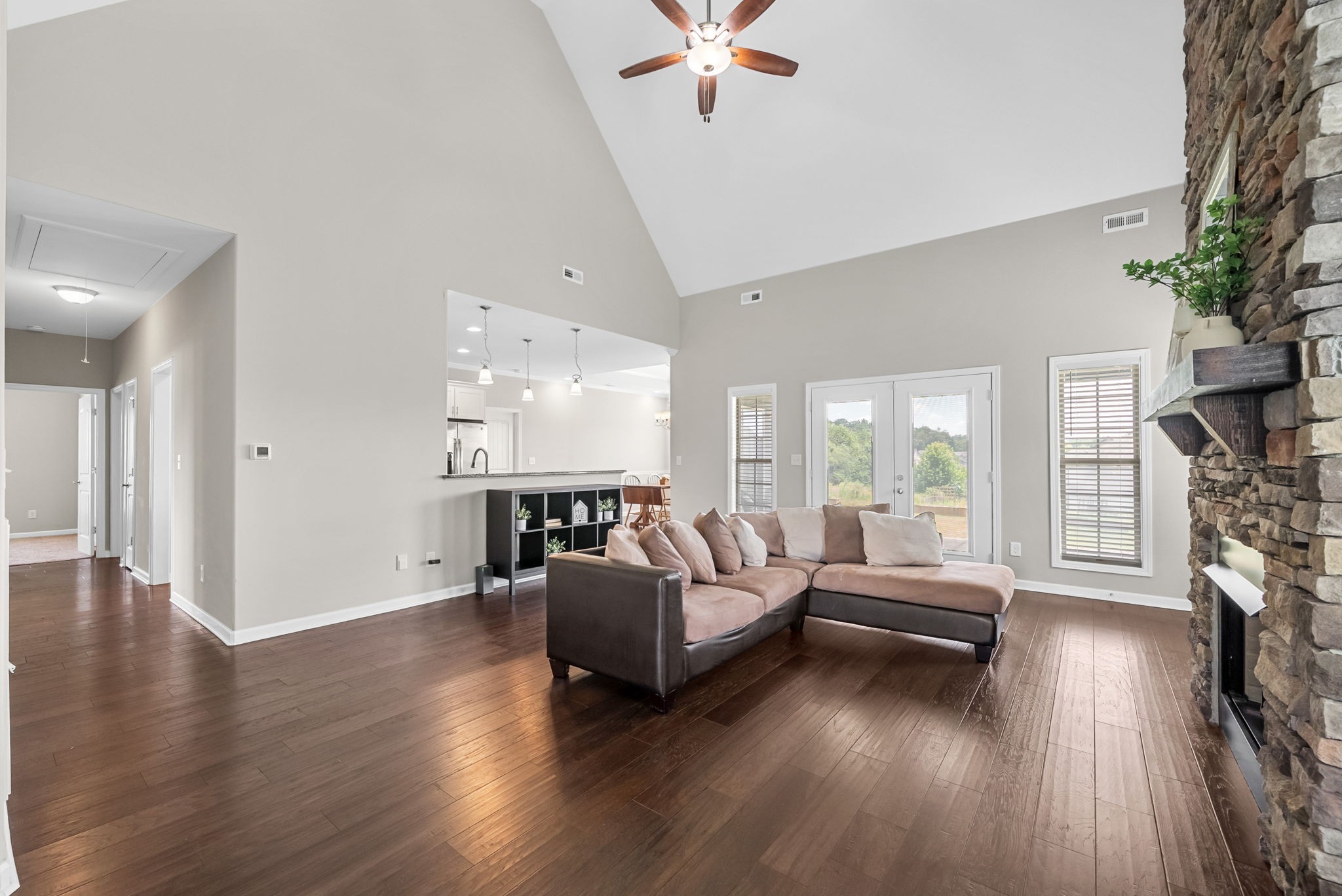 Clarksville, Tennessee 37043, United States, 3 Bedrooms Bedrooms, ,2 BathroomsBathrooms,Residential,Pending,183072