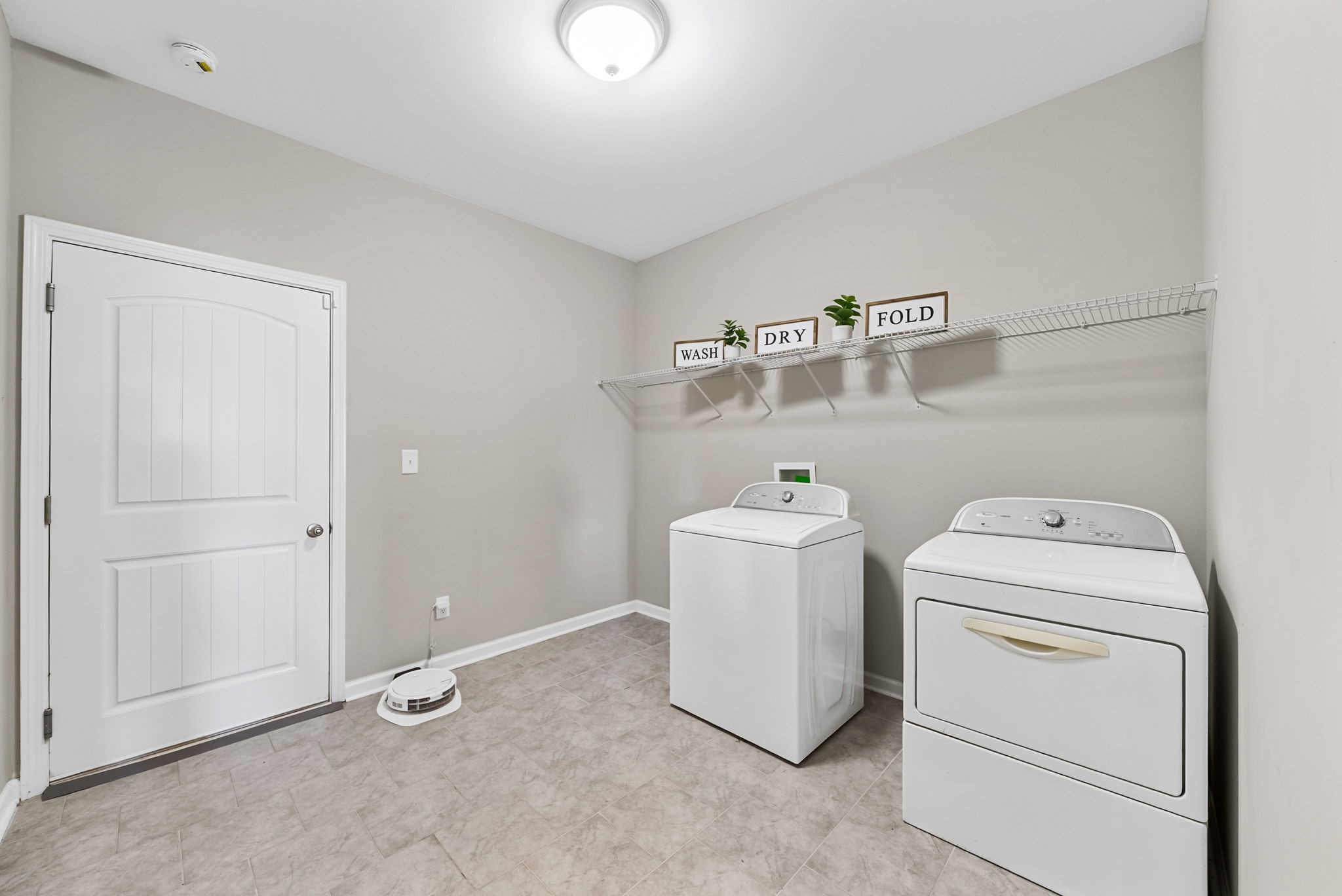 Clarksville, Tennessee 37043, United States, 3 Bedrooms Bedrooms, ,2 BathroomsBathrooms,Residential,Pending,183072