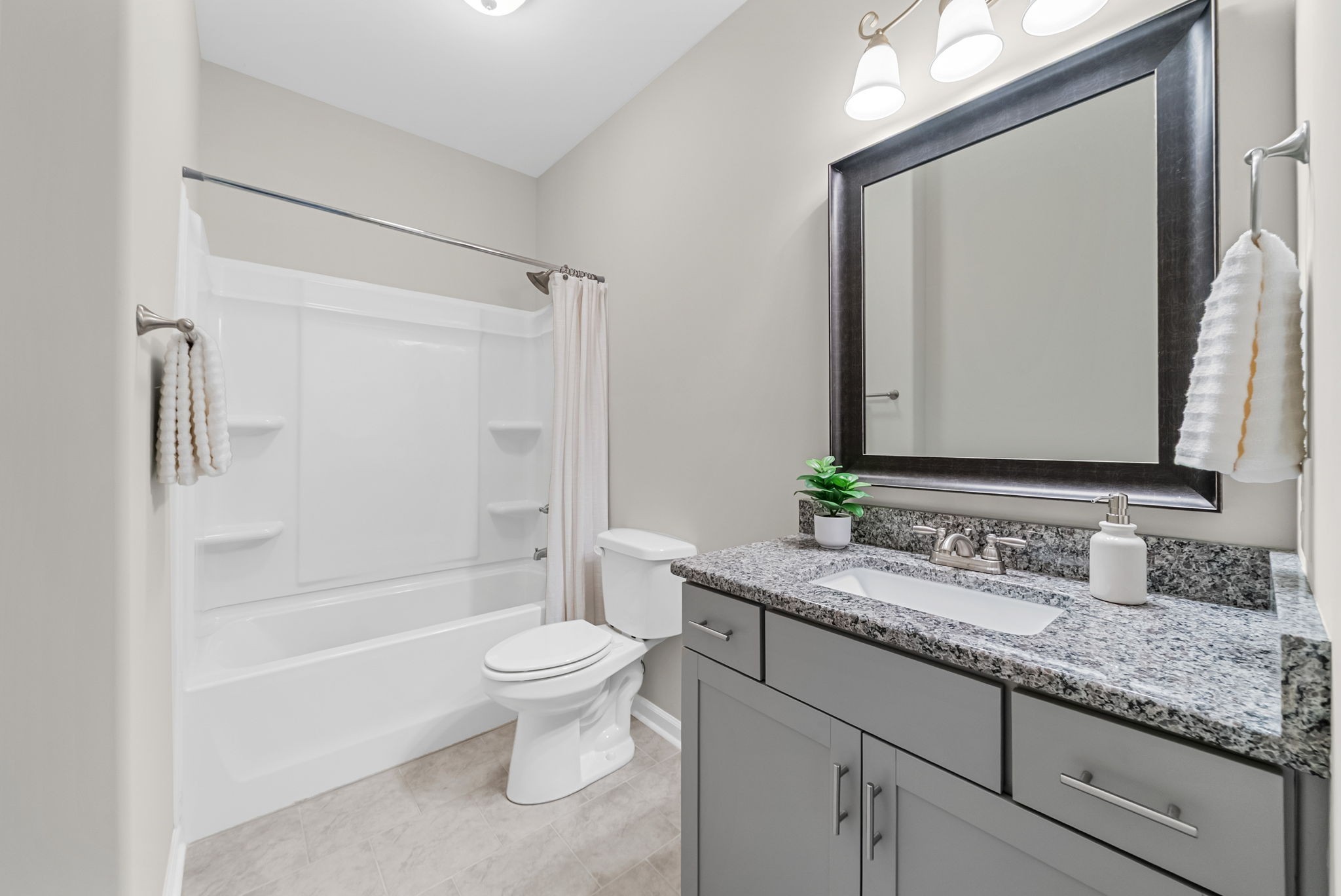 Clarksville, Tennessee 37043, United States, 3 Bedrooms Bedrooms, ,2 BathroomsBathrooms,Residential,Pending,183072