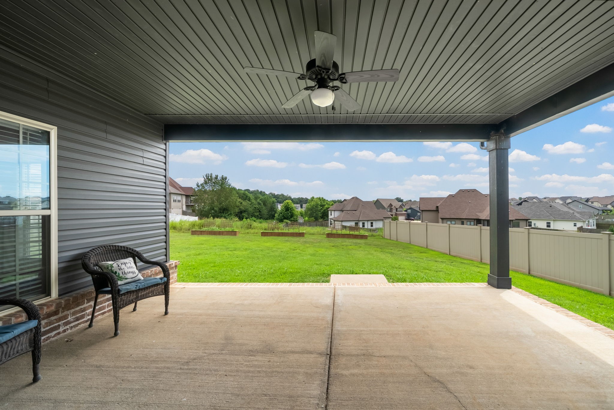 Clarksville, Tennessee 37043, United States, 3 Bedrooms Bedrooms, ,2 BathroomsBathrooms,Residential,Pending,183072