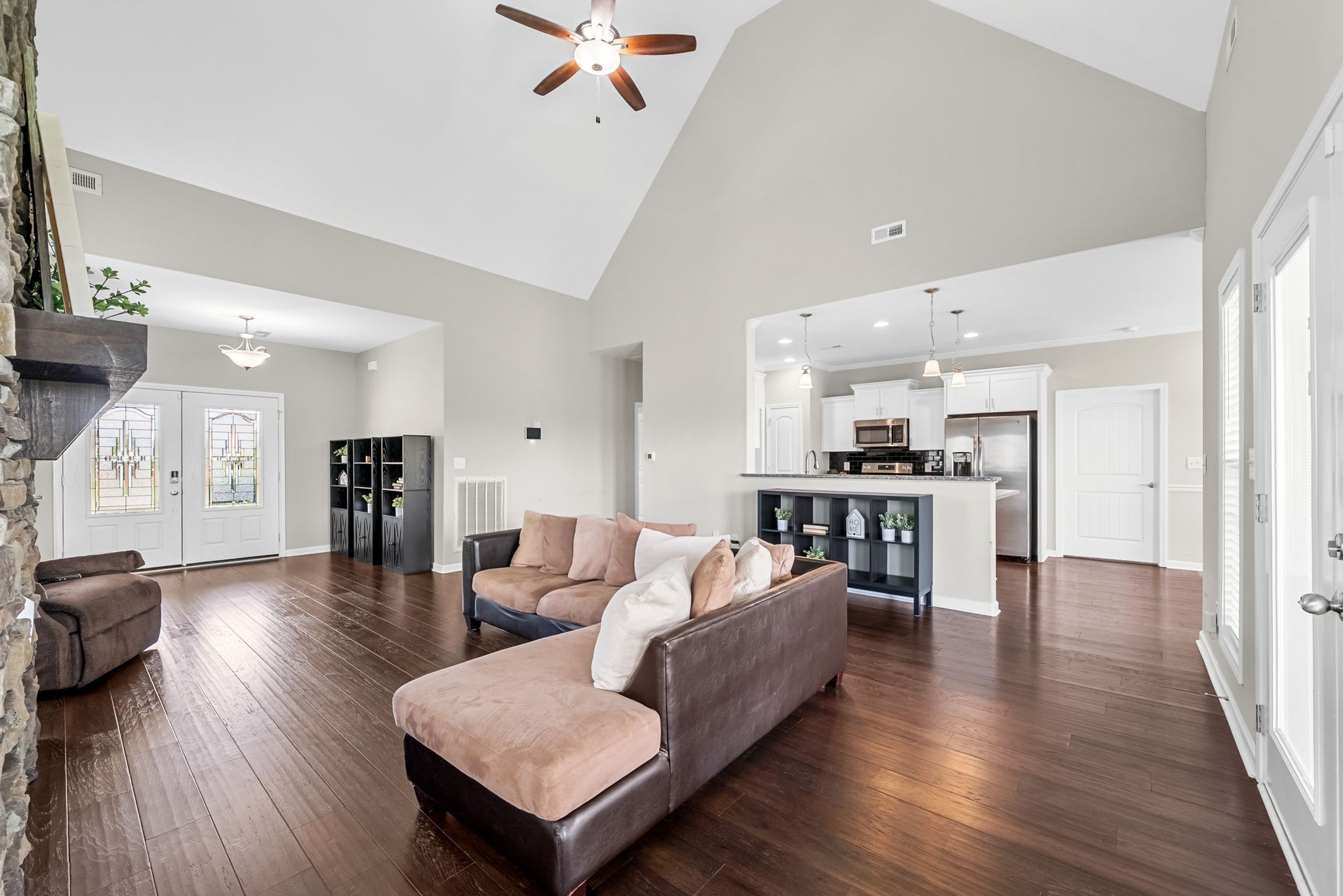 Clarksville, Tennessee 37043, United States, 3 Bedrooms Bedrooms, ,2 BathroomsBathrooms,Residential,Pending,183072