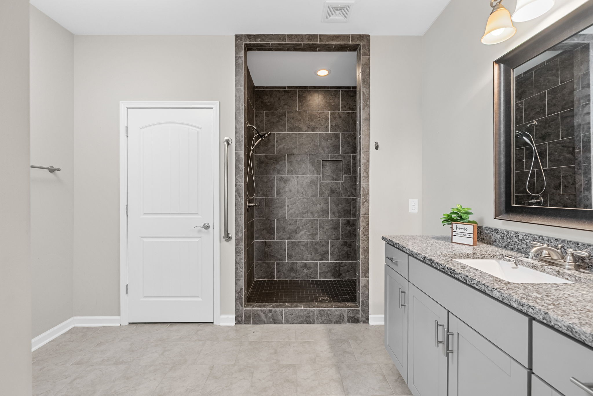 Clarksville, Tennessee 37043, United States, 3 Bedrooms Bedrooms, ,2 BathroomsBathrooms,Residential,Pending,183072