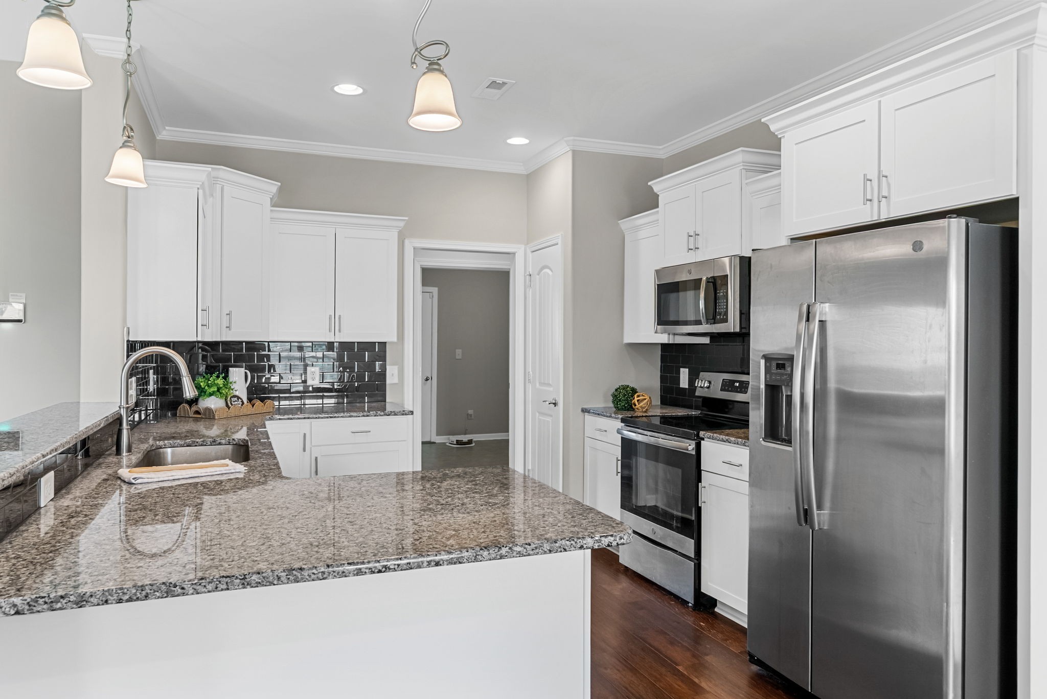 Clarksville, Tennessee 37043, United States, 3 Bedrooms Bedrooms, ,2 BathroomsBathrooms,Residential,Pending,183072