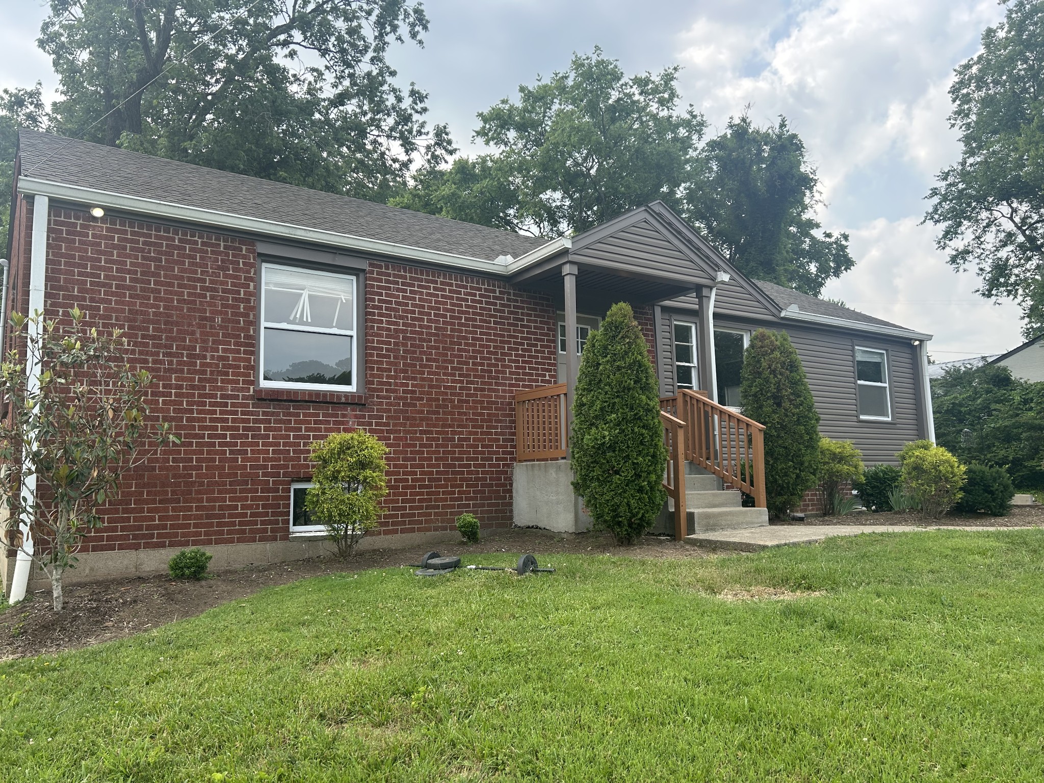 712 S Dickerson Rd